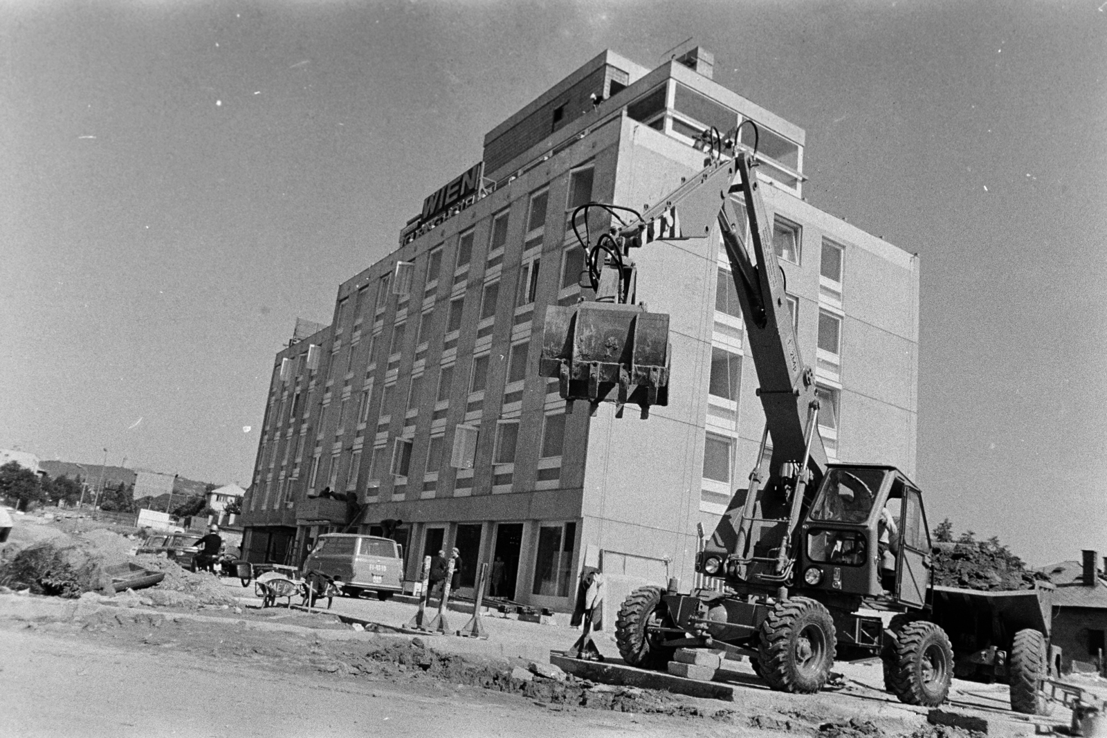 Hungary, Budapest XI., a Budaörsi út 88-90. szám alatti Hotel Wien építkezése., 1971, Középületépítő Vállalat - Kreszán Albert - Koczka András - Kemecsei József, Budapest, Fortepan #269484