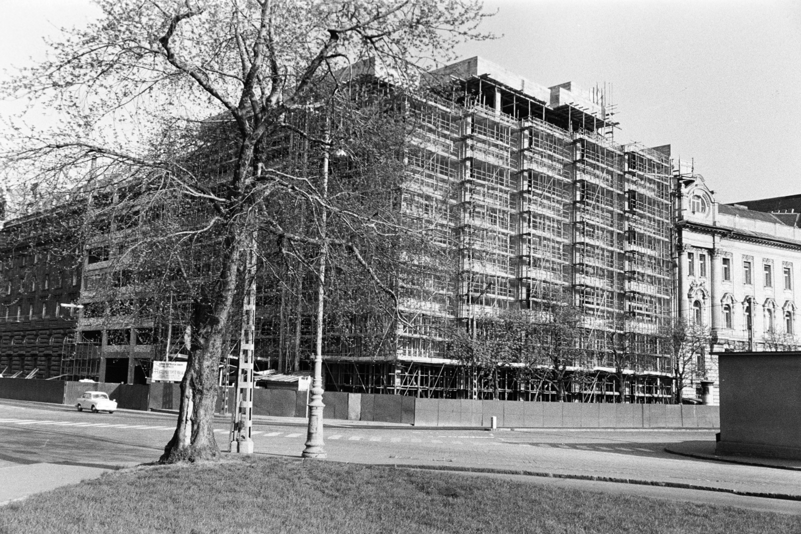 Hungary, Budapest V., Kossuth Lajos tér 6-8., Műszaki és Természettudományi Egyesületek Szövetsége / MTESZ-székház építkezése., 1971, Középületépítő Vállalat - Kreszán Albert - Koczka András - Kemecsei József, Budapest, Fortepan #269557