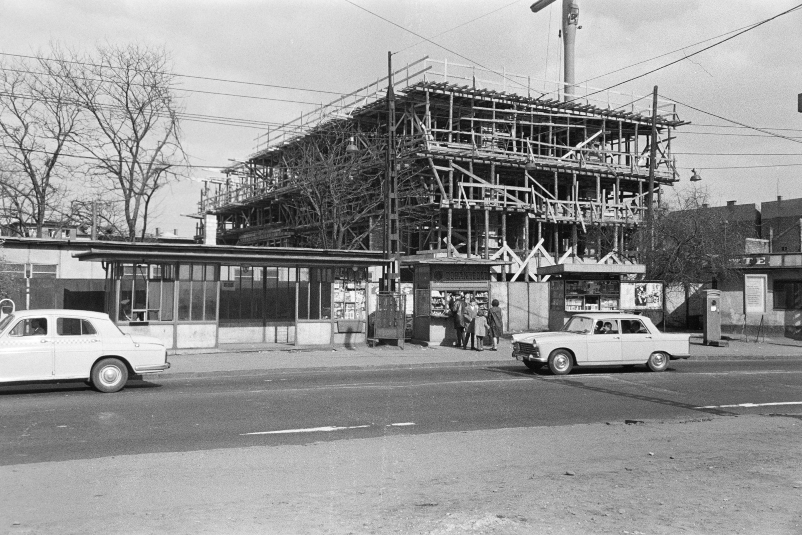 Hungary, Budapest XIV., Hungária körút, szemben a Thököly út 97-101. szám alatt a Pest Megyei Bíróság építkezése., 1970, Középületépítő Vállalat - Kreszán Albert - Koczka András - Kemecsei József, Budapest, Fortepan #269560