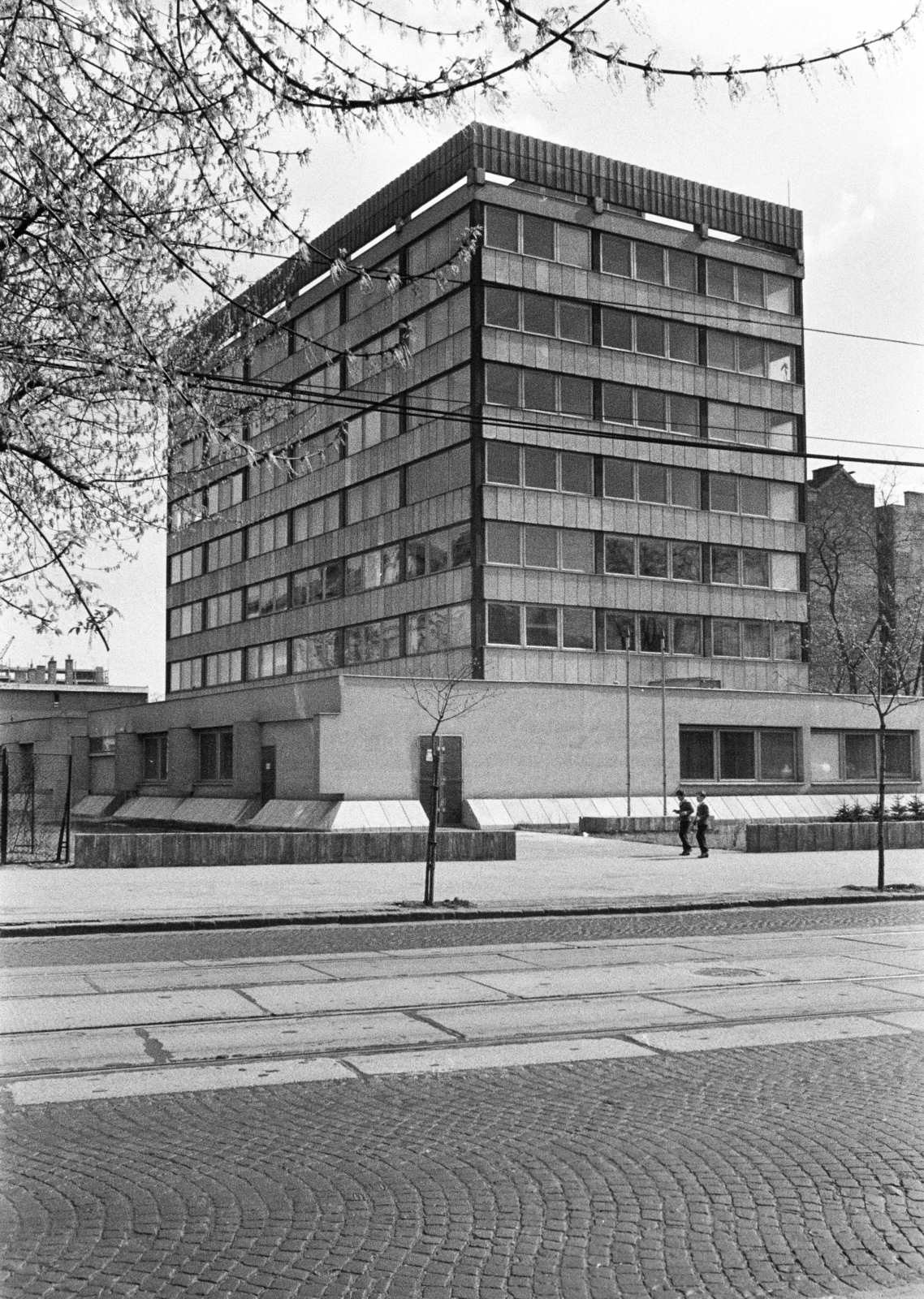 Hungary, Budapest XIV., Columbus utca 17-23., az Eötvös Loránd Geofizikai Intézet (ELGI) központi székháza a Thököly út felől nézve., 1970, Középületépítő Vállalat - Kreszán Albert - Koczka András - Kemecsei József, Budapest, Fortepan #269562