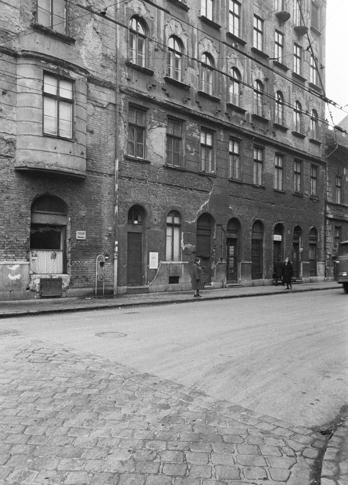 Hungary, Budapest VI., a Podmaniczky (Rudas László) utca 51. számú sarokház Izabella utca felőli homlokzata., 1971, Középületépítő Vállalat - Kreszán Albert - Koczka András - Kemecsei József, Budapest, Fortepan #269564