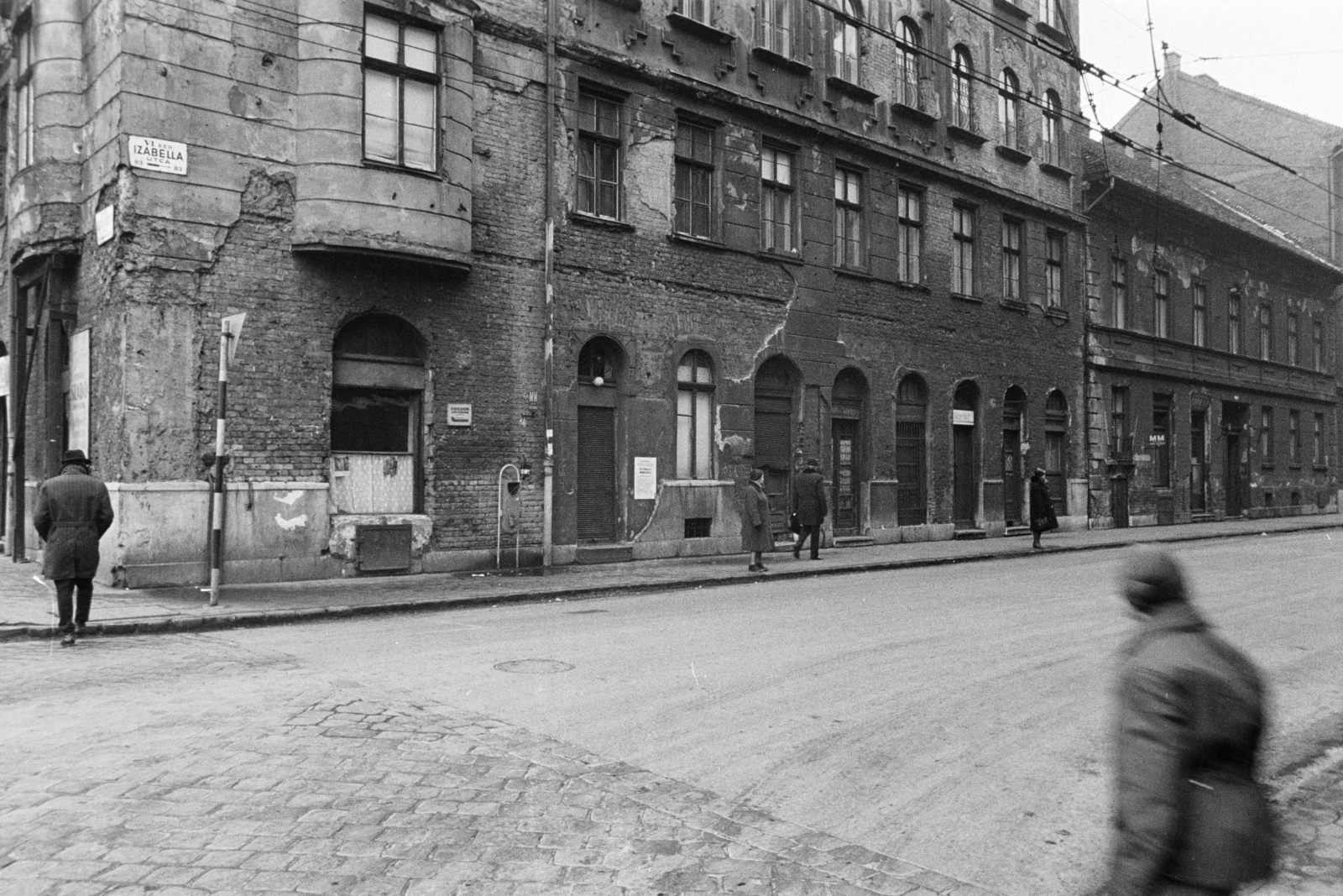 Hungary, Budapest VI., a Podmaniczky (Rudas László) utca 51. számú sarokház Izabella utca felőli homlokzata., 1971, Középületépítő Vállalat - Kreszán Albert - Koczka András - Kemecsei József, Budapest, Fortepan #269565