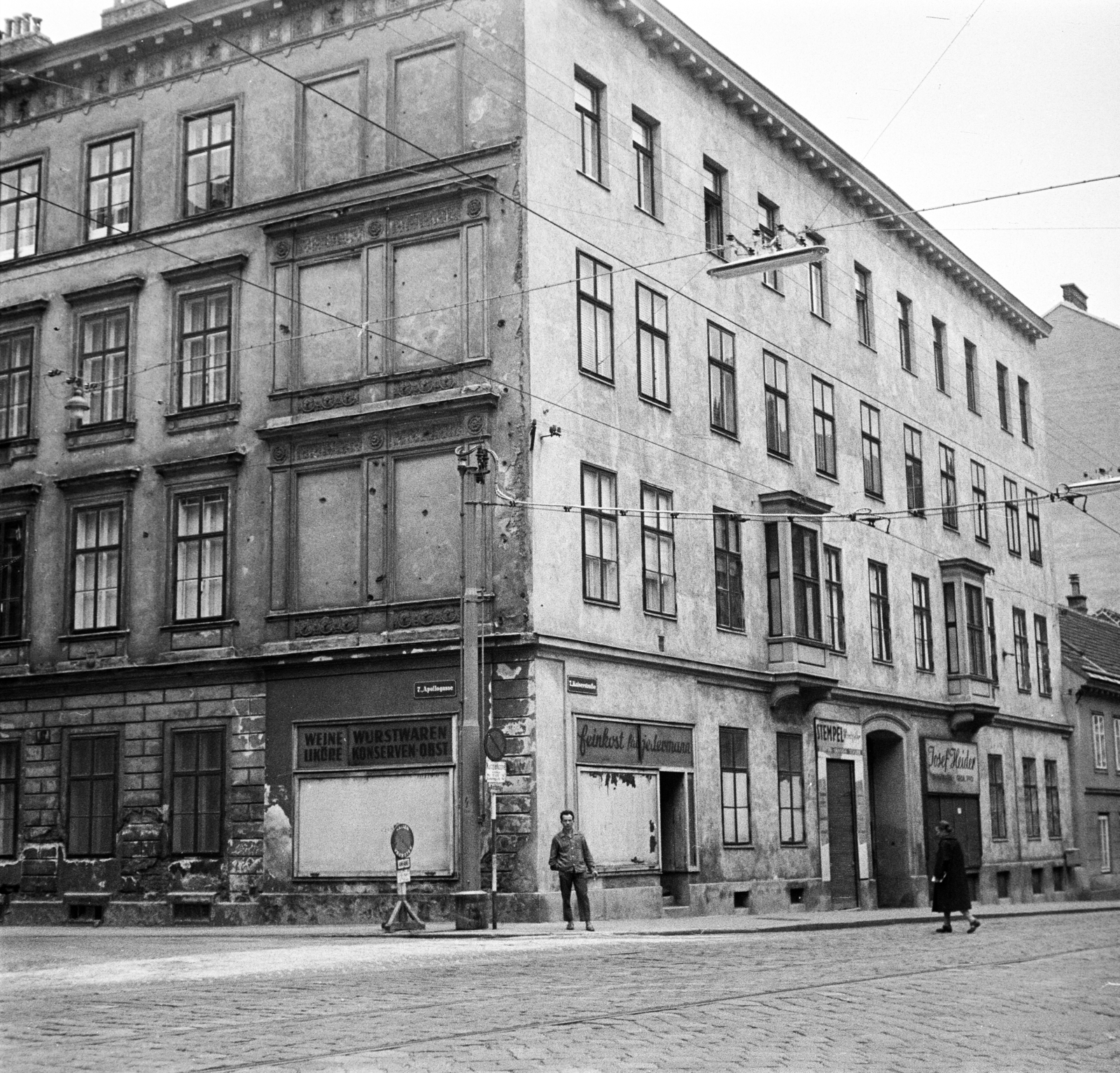 Austria, Vienna, Apollogasse és a Kaiserstrasse 7. sarok., 1963, Ladinek Viktor, dead window, cornerhouse, german text, bullet hole, Fortepan #269735