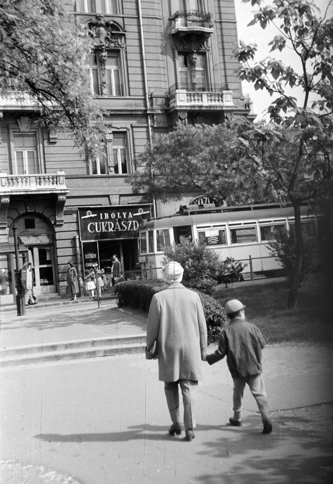 Hungary, Budapest XIII., Jászai Mari tér, a 15-ös villamos mögött jobbra a Szent István körút., 1964, Ladinek Viktor, Budapest, tram, Fortepan #269744