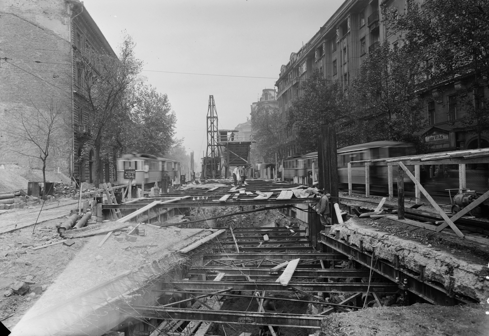 Hungary, Budapest V.,Budapest VI., a Bajcsy-Zsilinszky út Deák Ferenc tér - Andrássy út (Népköztársaság útja) közötti házsora. A felvétel a Millenniumi Földalatti Vasút vonalának átépítése idején készült., 1955, UVATERV, construction, tram, subway construction, Budapest, Fortepan #26979