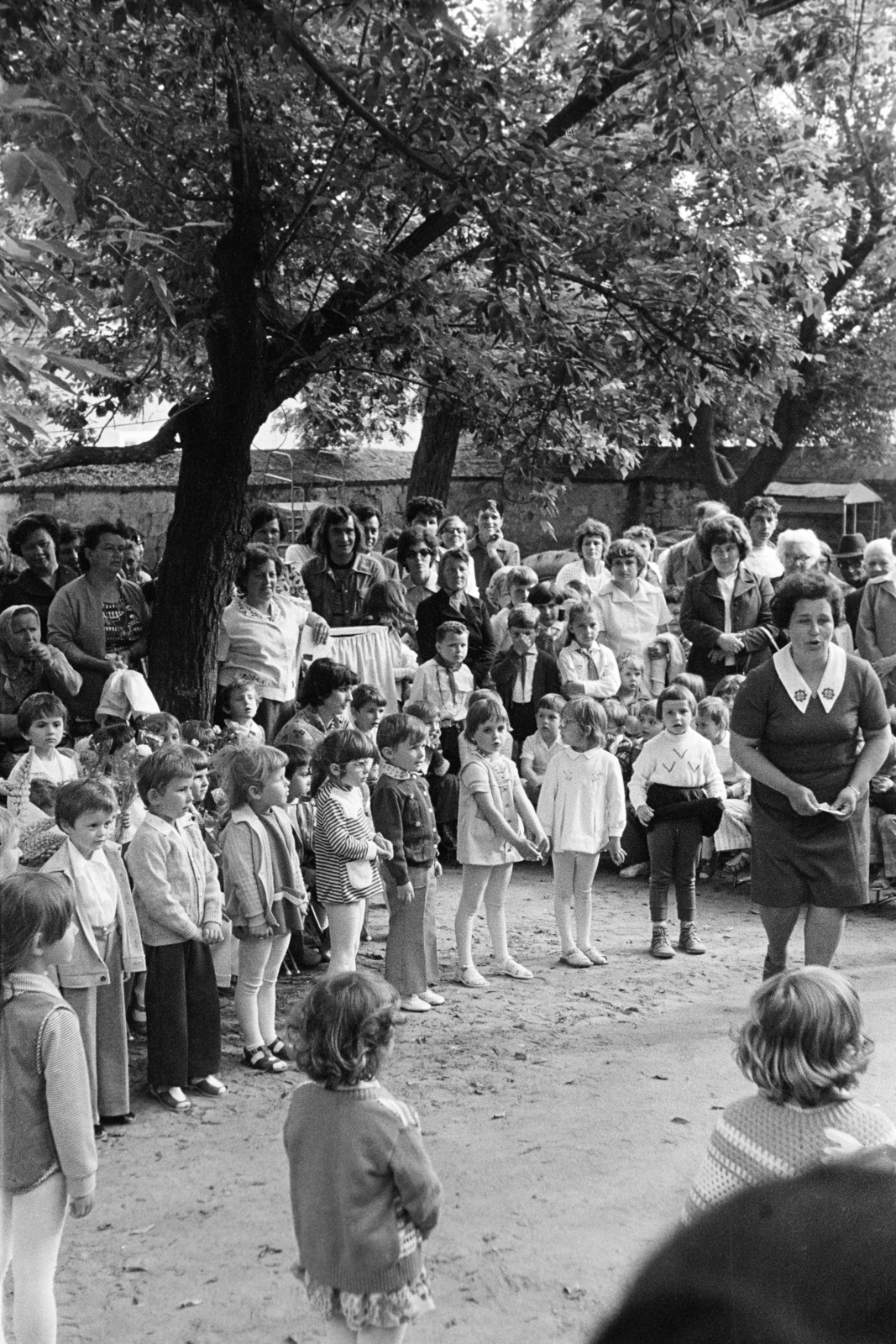 Magyarország, Tarcal, a felvétel az óvodások anyák napi műsorán készült., 1975, Leskó Imre, óvoda, Fortepan #269841