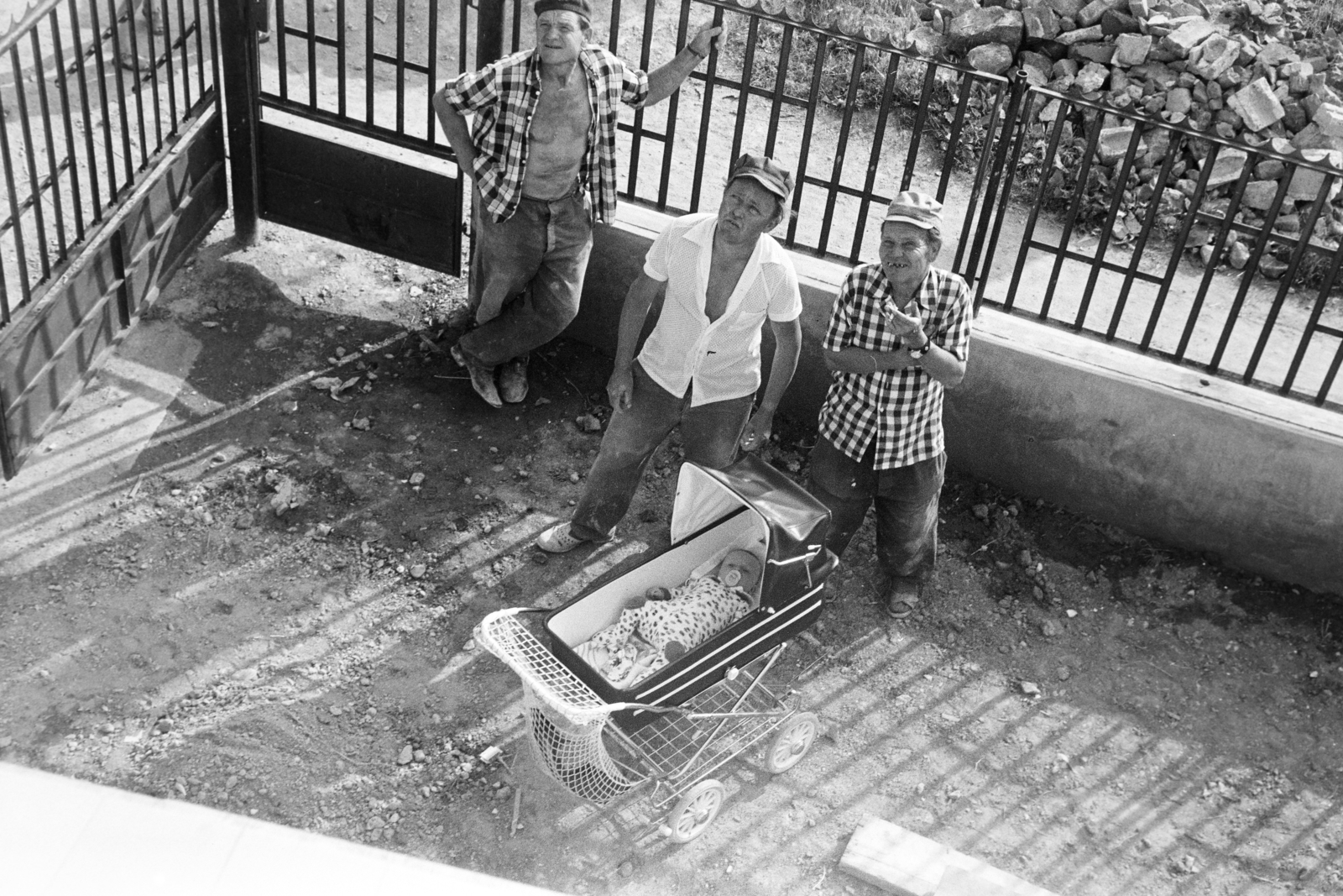 Hungary, Tarcal, 1981, Leskó Imre, Best of, plan view, three people, worker, baby carriage, Fortepan #269905