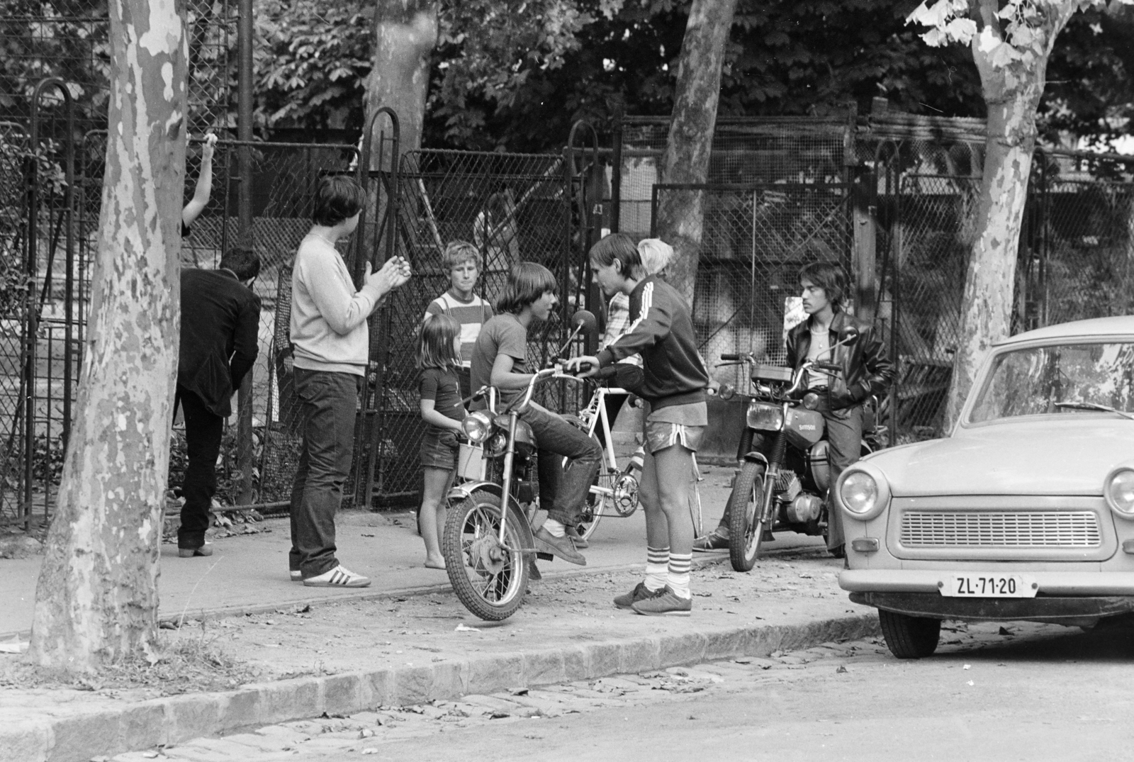 Hungary, Budapest XI., Diószegi út, háttérben a játszótér., 1984, Szalay Béla, number plate, Budapest, Fortepan #269937