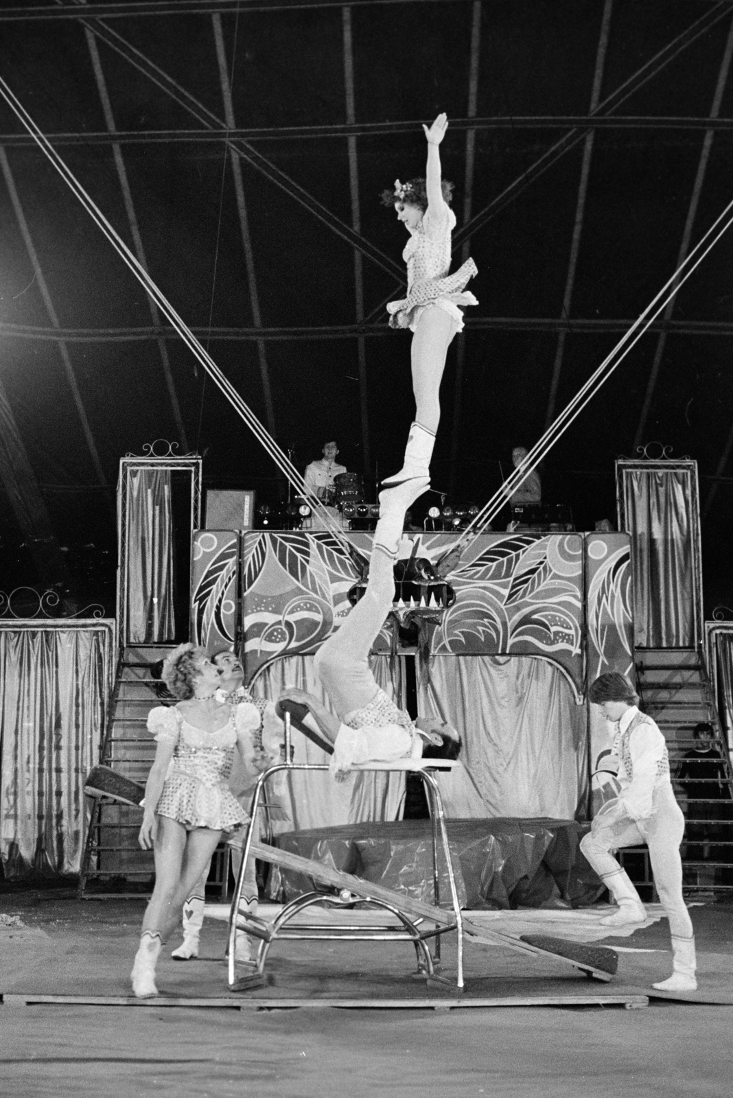 Hungary, a Magyar Cirkusz és Varieté Vállalat utazó cirkusza, az öt Tokaji produkciója., 1982, Szalay Béla, feat, Fortepan #269953