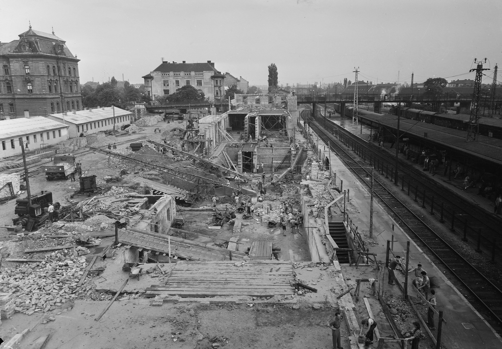 Hungary, Győr, a vasútállomás építkezése., 1955, UVATERV, demolition, construction, train station, train station, Fortepan #27001