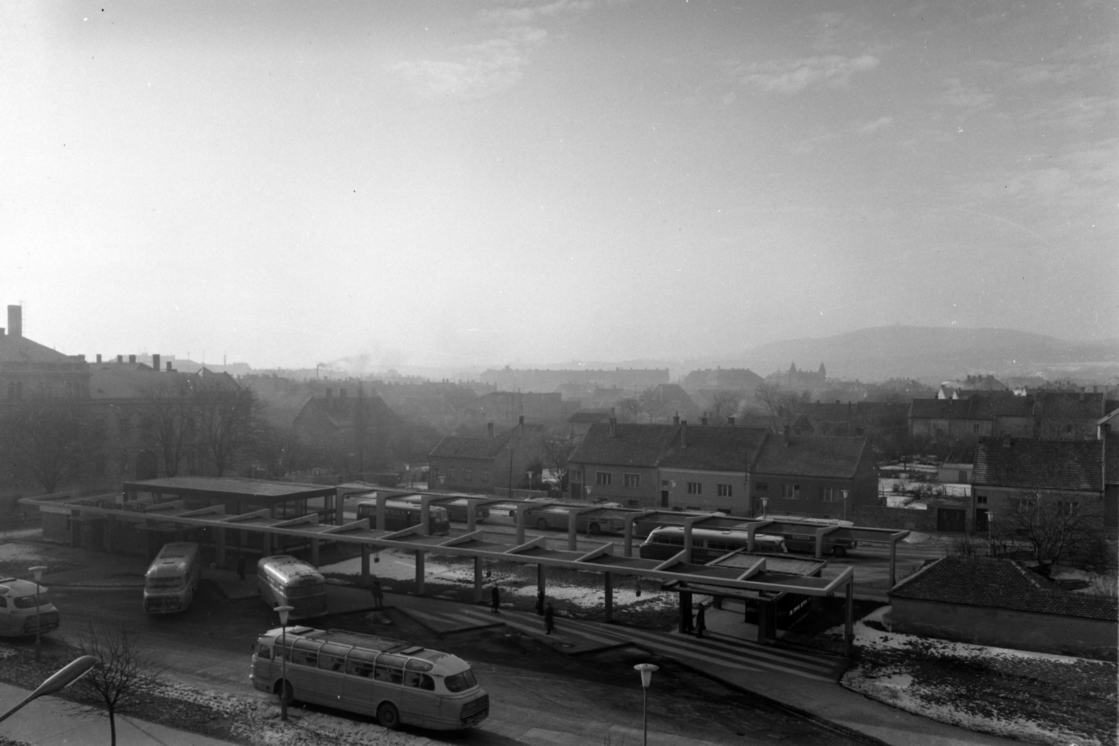 Hungary, Sopron, Lackner Kristóf utca, autóbusz-állomás., 1967, UVATERV, bus, Hungarian brand, Ikarus-brand, picture, bus terminal, bus stop, Fortepan #27007