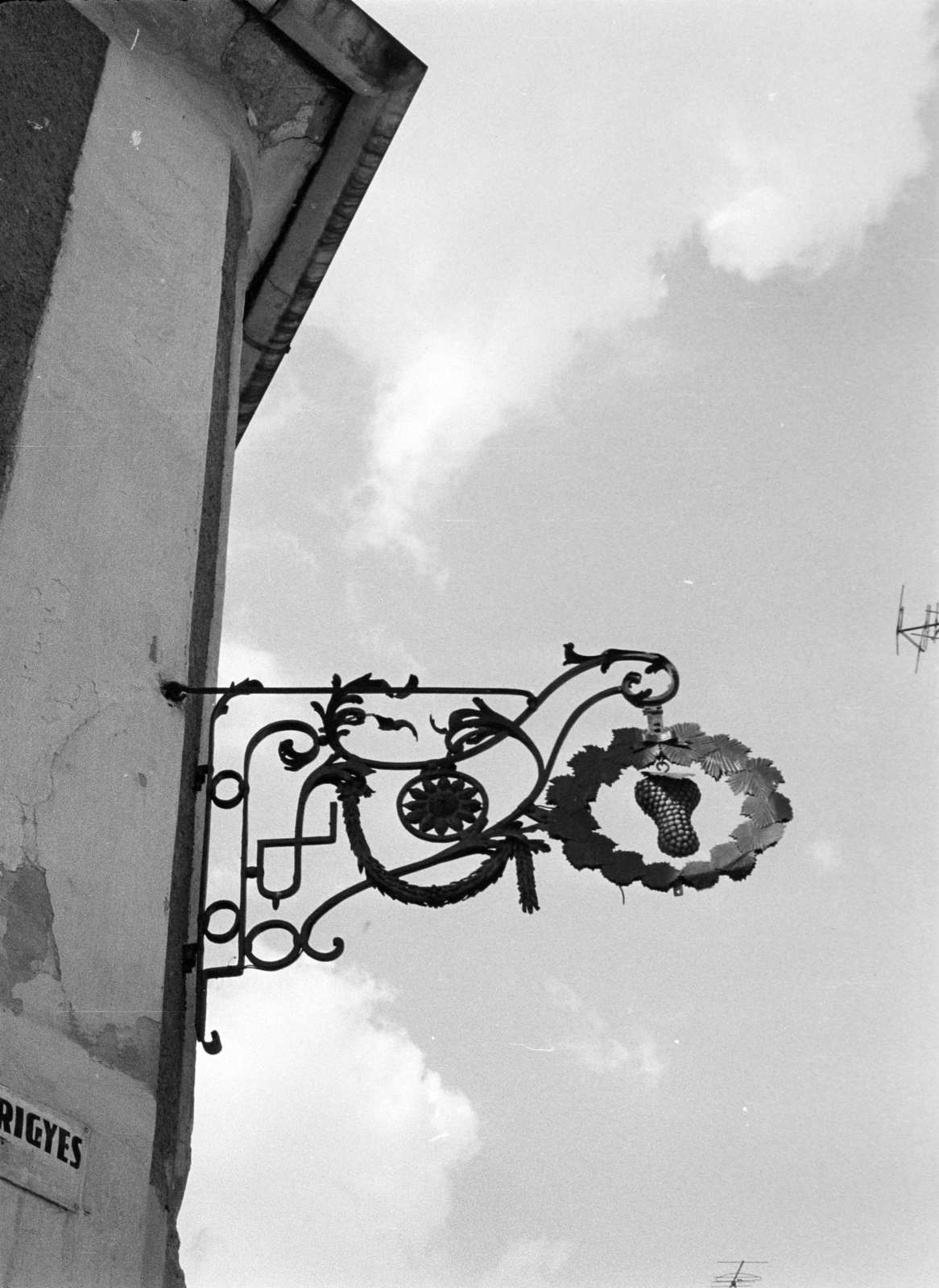 Hungary, Kőszeg, Táblaház (Schätzel Frigyes) utca - Schneller István utca sarok, a Bálház Vendéglő cégére., 1971, Vozárik Edit, Fortepan #270073