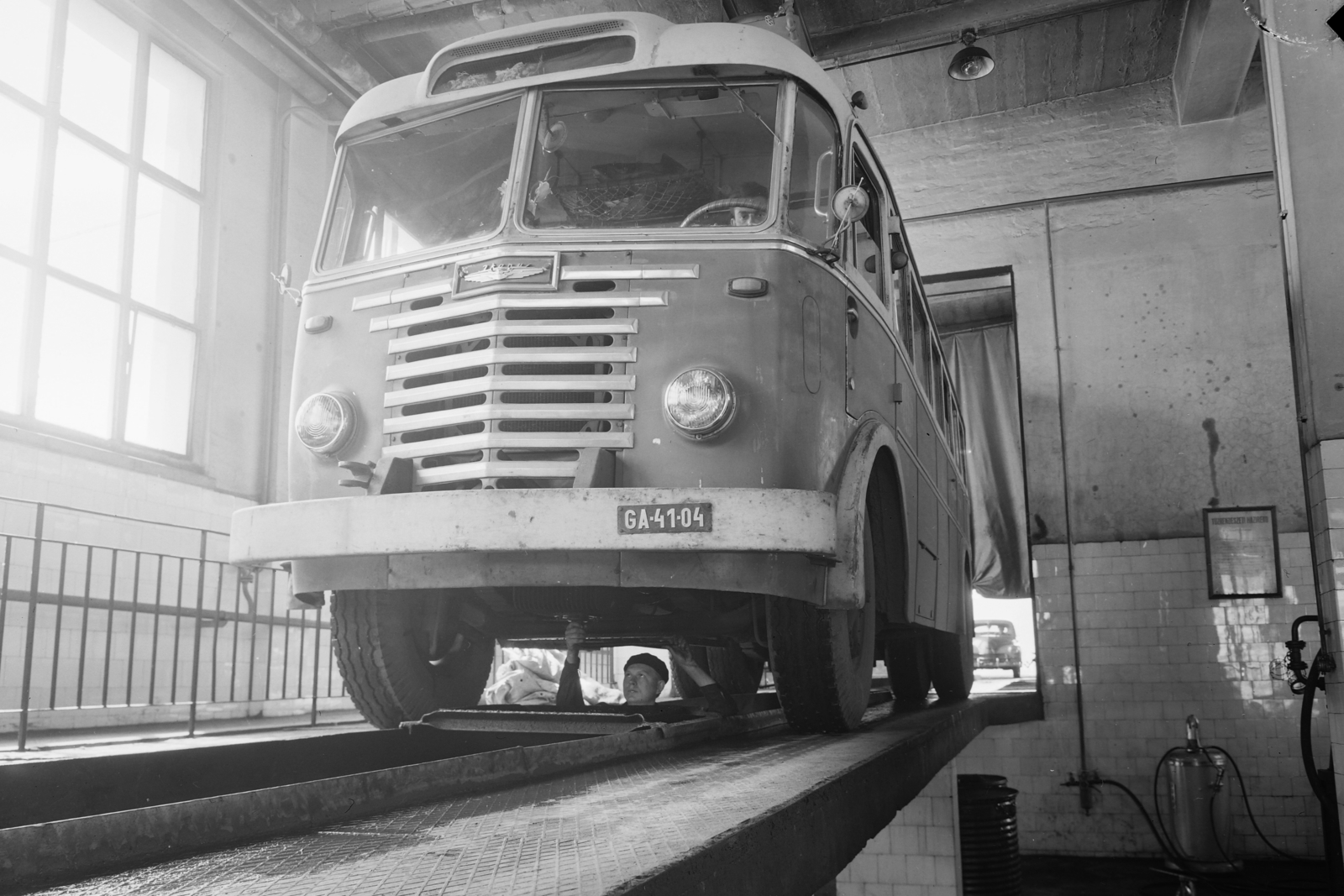 Hungary, Salgótarján, a 33.sz AKÖV autóbusz forgalmi telepe., 1960, UVATERV, bus, Hungarian brand, Ikarus-brand, MÁVAUT-organisation, number plate, Fortepan #27012