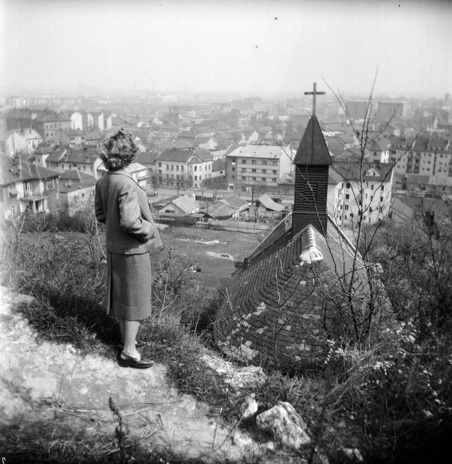 Hungary, Óbuda, Budapest III., kilátás a Szent Vér-kápolna feletti dombról a bécsi út felé, középen a Selmeci utca torkolata látható., 1957, Vozárik Edit, Budapest, picture, chapel, Fortepan #270124