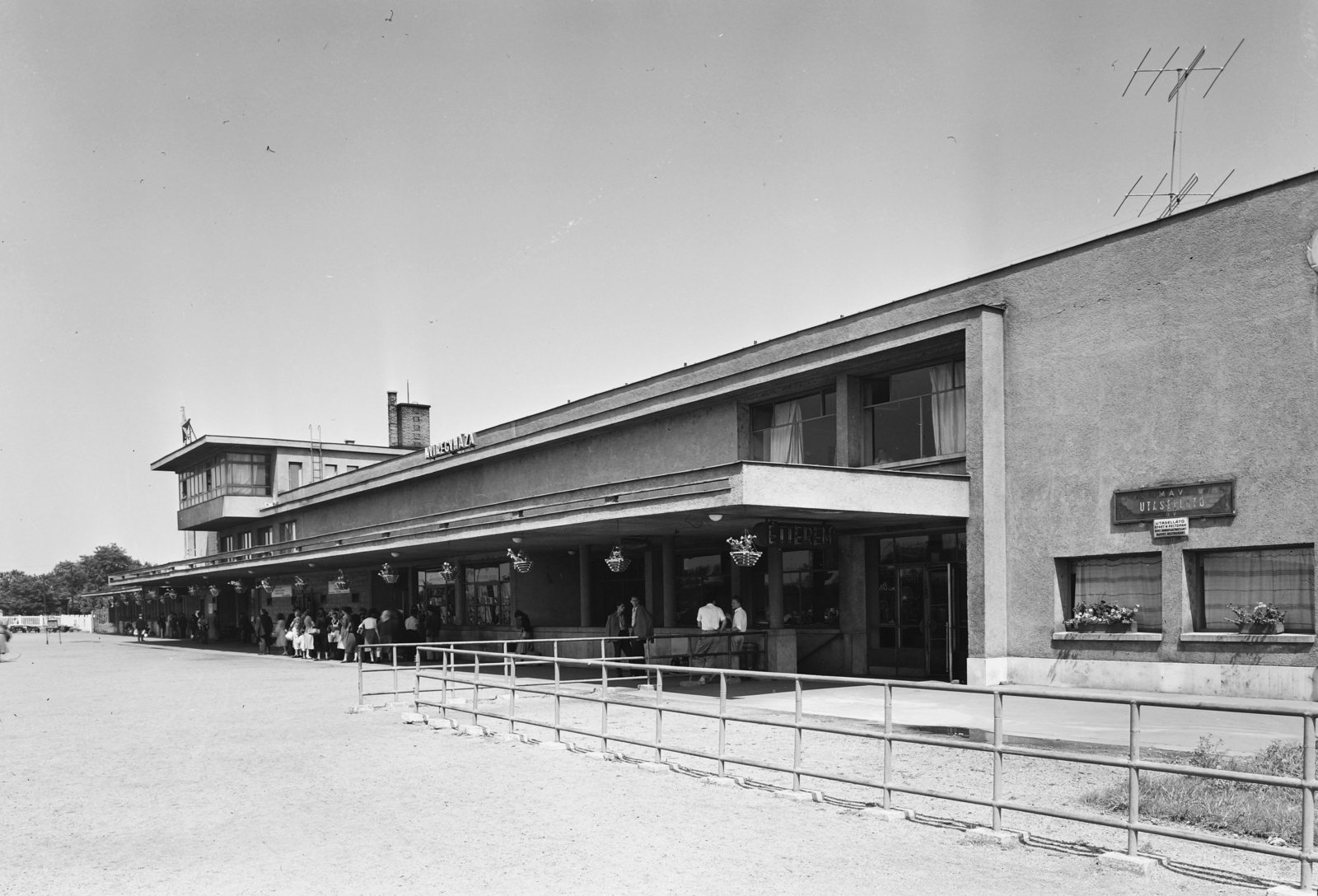Hungary, Nyíregyháza, vasútállomás., 1960, UVATERV, railway, train station, train station, place-name signs, Fortepan #27014