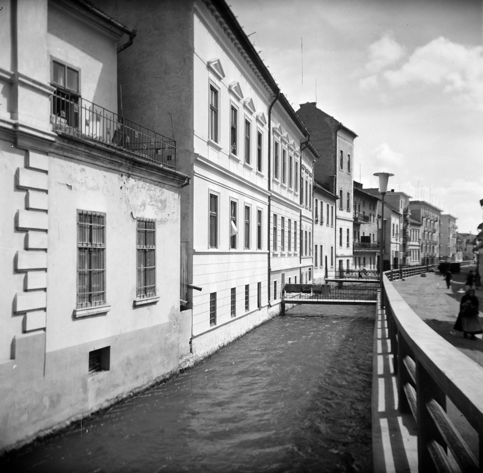 Romania,Transylvania, Cluj-Napoca, a Malomárok a Wesselényi Miklós utca (Strada Regele Ferdinand, ekkor Strada Dózsa György) felől., 1963, Vozárik Edit, canal, house, Fortepan #270192