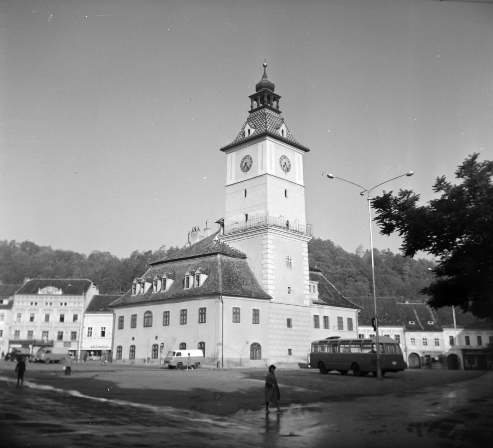 Romania,Transylvania, Brașov, Fő tér (ekkor Piața 23 August, ma Tanács tér, Piața Sfatului), Tanácsháza (egykor Városháza, ma múzeum)., 1963, Vozárik Edit, Fortepan #270273