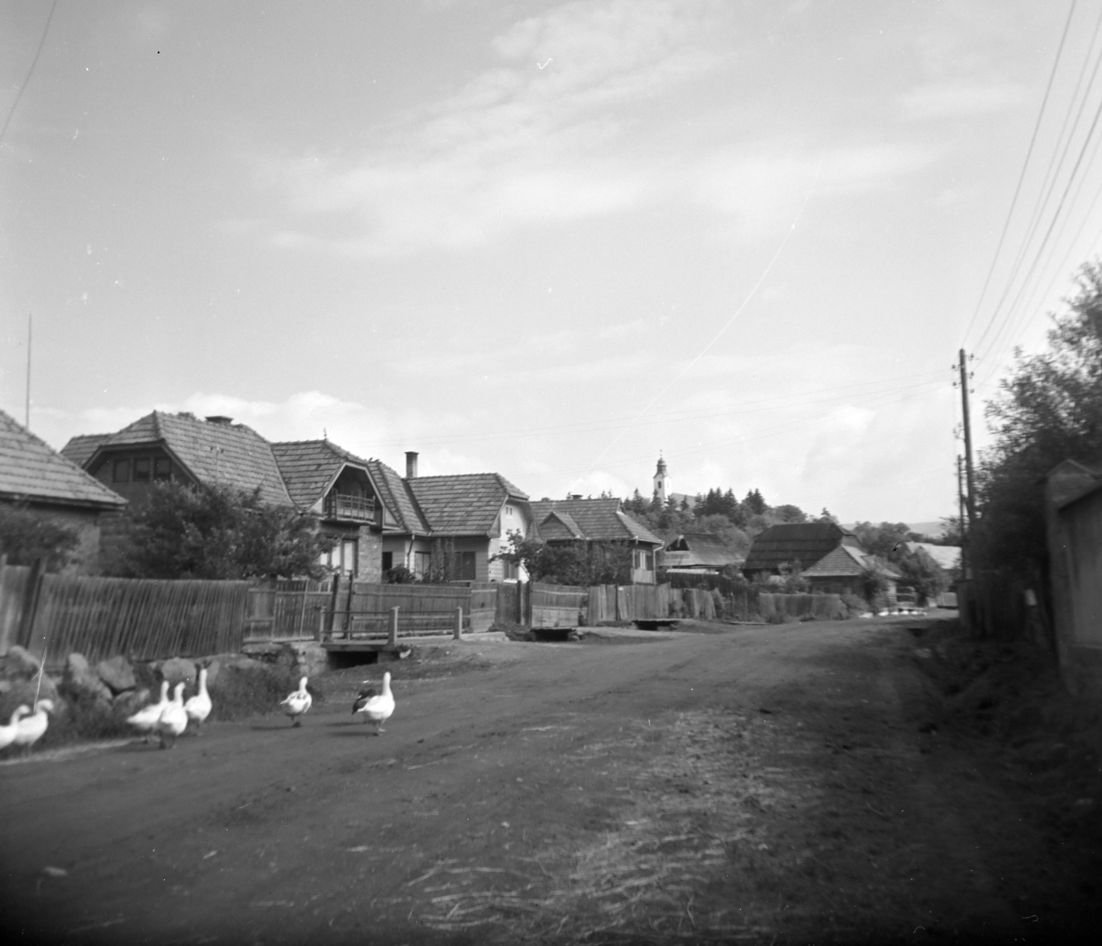 Romania,Transylvania, Miercurea Ciuc, Csobotfalva, Kájoni János utca, a háttérben a dombon a Szent Péter és Pál-templom., 1963, Vozárik Edit, Fortepan #270275