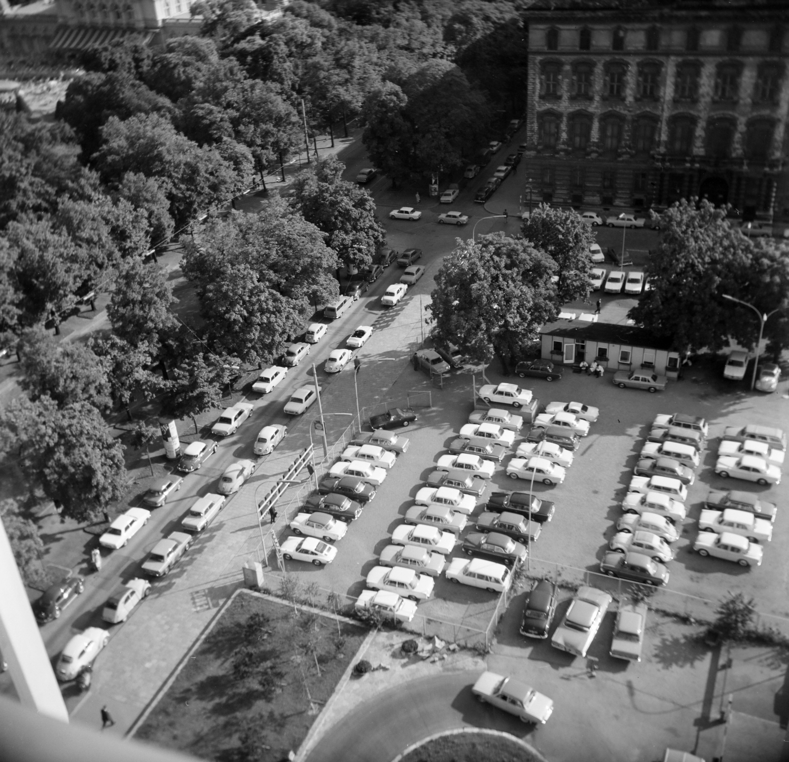 Austria, Vienna, kilátás a Gartenhochhausból, balra a Parkring, szemben a Weihburggasse., 1968, Vozárik Edit, Fortepan #270288