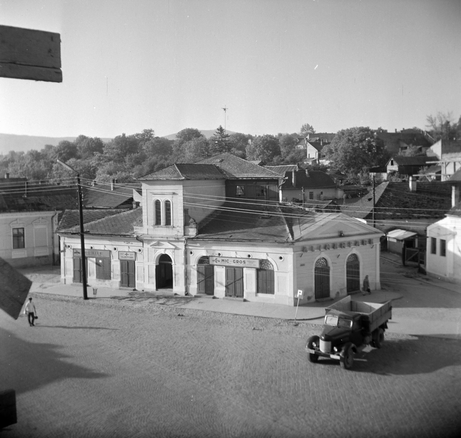 Romania,Transylvania, Zalău, a Király utca (Strada Corneliu Coposu) torkolata a Kossuth térnél (Piața Iuliu Maniu). Vásárcsarnok / Árucsarnok., 1963, Vozárik Edit, Fortepan #270291