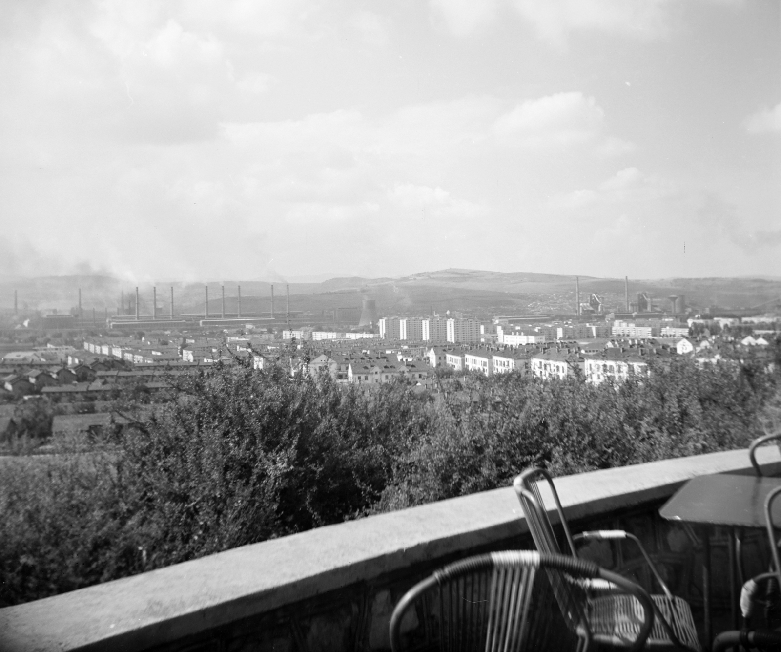 Romania,Transylvania, Hunedoara, a város látképe kelet felől, a távolban a Vasgyár ., 1963, Vozárik Edit, Fortepan #270296