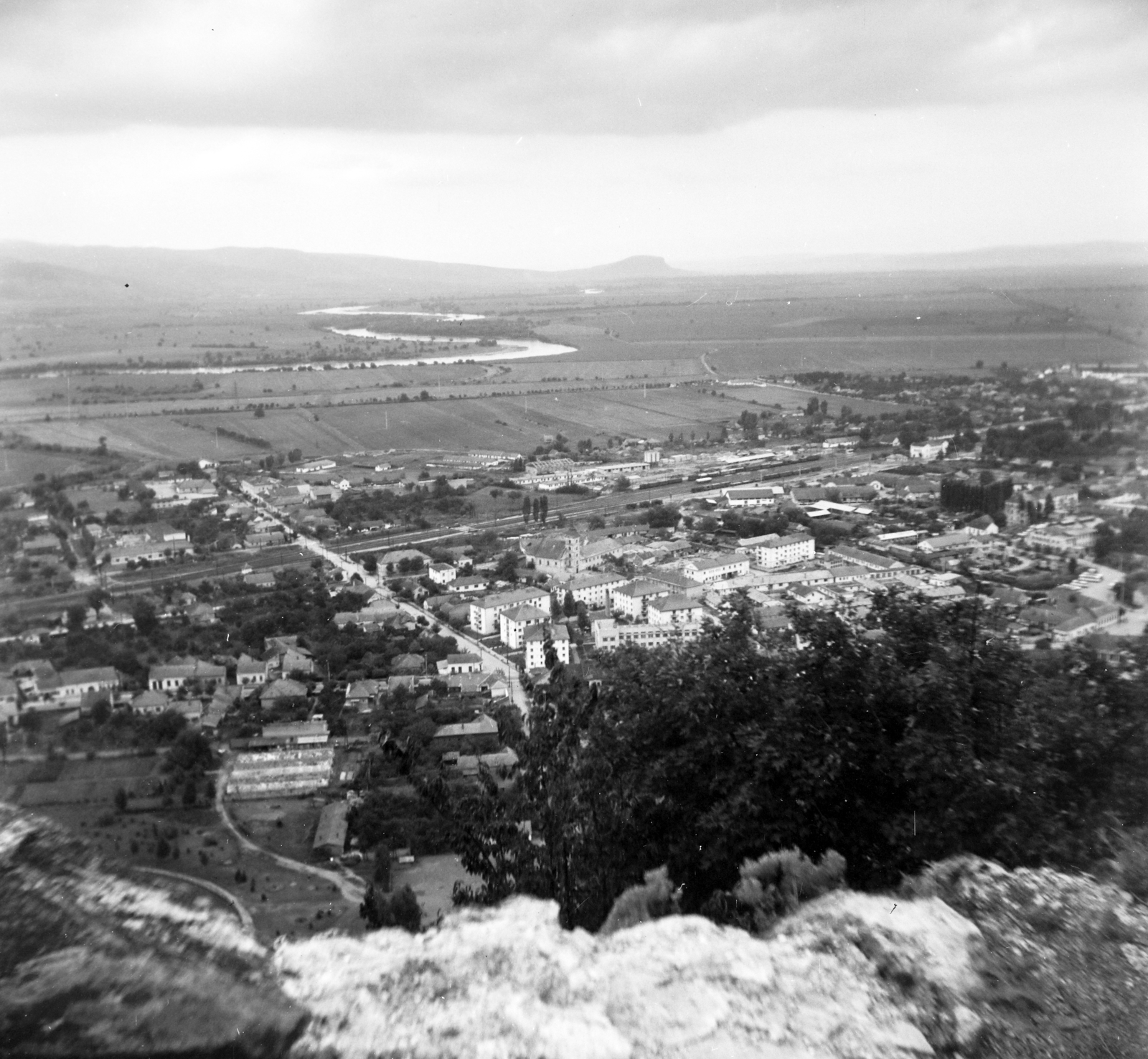 Románia,Erdély, Déva, a város látképe a Várból, a távolban a Maros folyó kanyarog., 1963, Vozárik Edit, Fortepan #270307