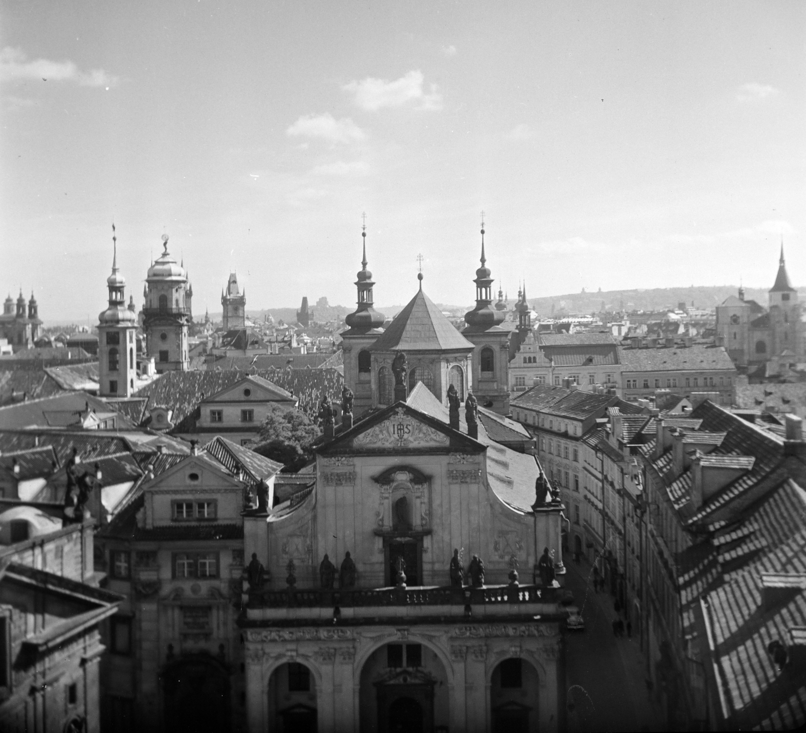 Czech Republik, Prague, kilátás a Károly híd Óváros oldali tornyából, szemben a Legszentebb Megváltó temploma., 1968, Vozárik Edit, Fortepan #270325