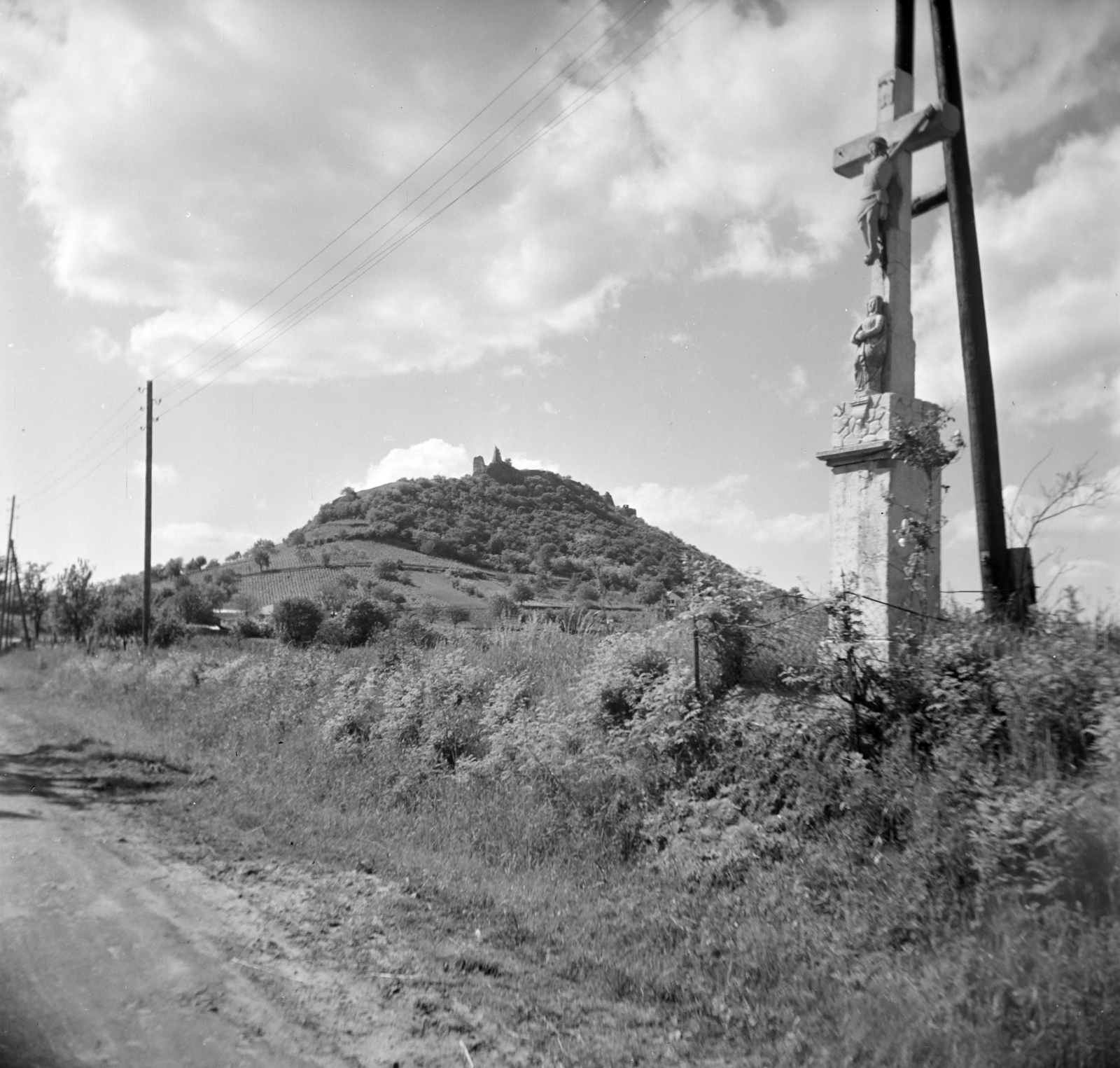 Magyarország,Balaton, Szigliget, várrom., 1968, Vozárik Edit, kereszt_jelkép, várrom, Fortepan #270335