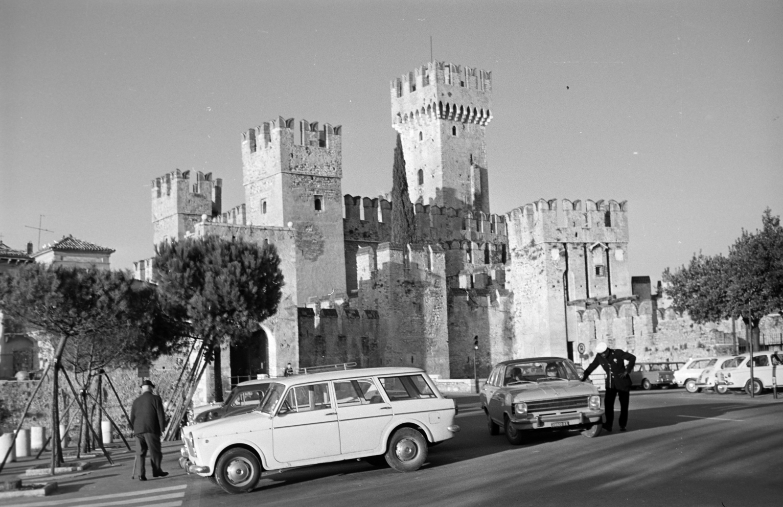 Italy, Scaliger-kastély., 1964, Vozárik Edit, Opel Kadett B, Fortepan #270364