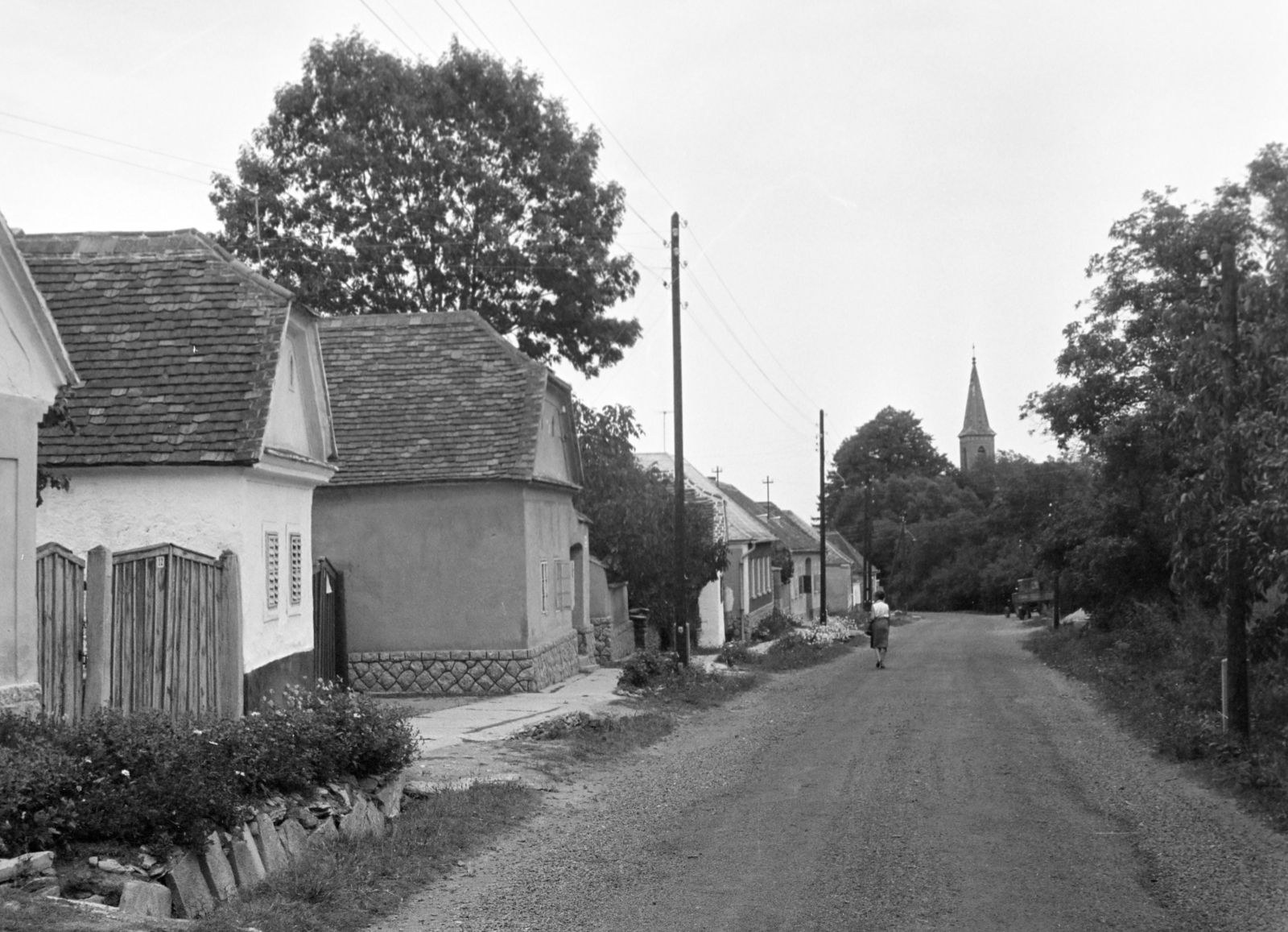 Hungary, Cák, Fő utca, a háttérben a Szent Péter és Pál apostolok-templom tornya., 1967, Vozárik Edit, Fortepan #270407