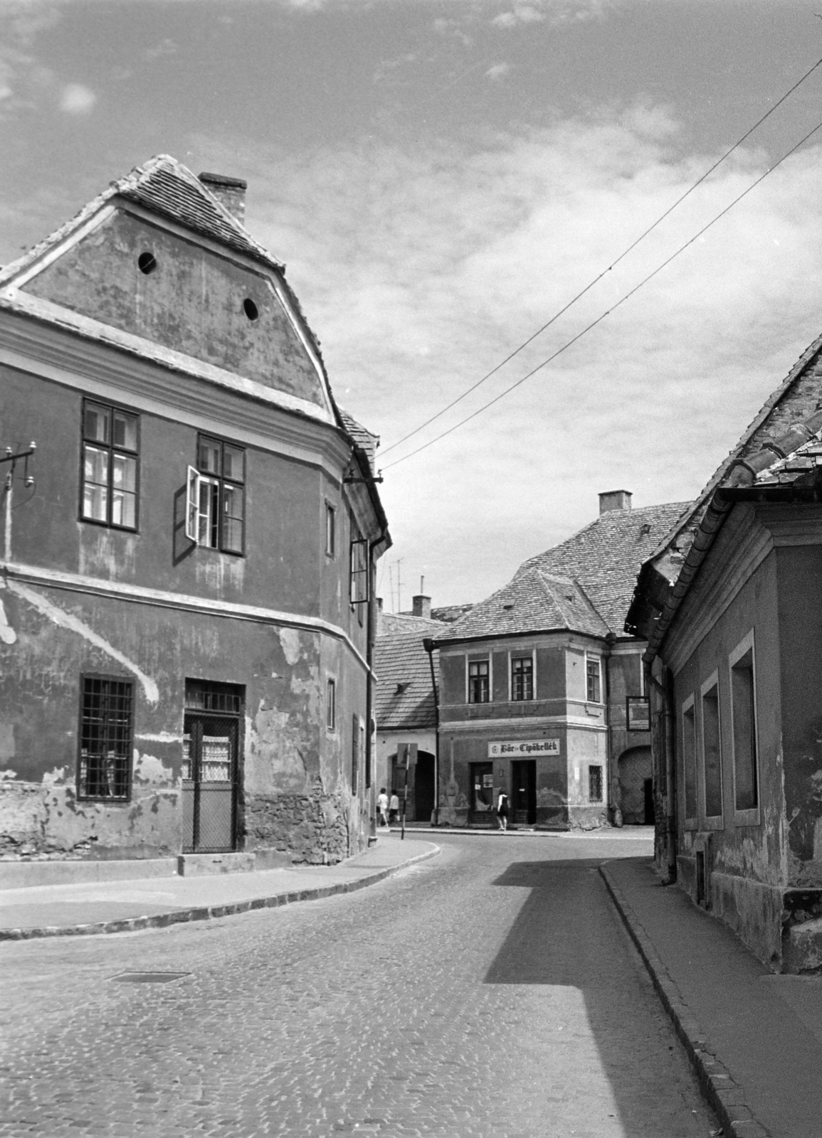 Hungary, Pápa, Barát utca, balra a Kígyó utca, szemben az utca végénél a Korvin utca., 1970, Vozárik Edit, street view, Fortepan #270418