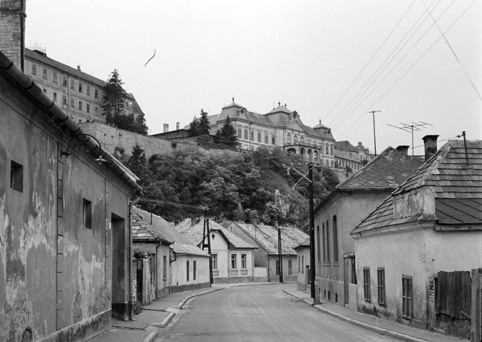 Hungary, Veszprém, Deák Ferenc utca, fenn az Érseki Palota., 1972, Vozárik Edit, Fortepan #270423