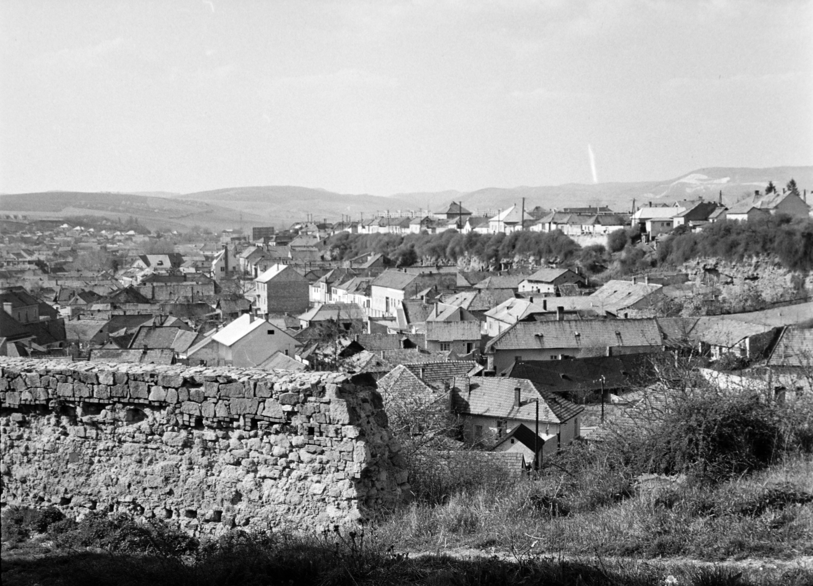 Magyarország, Eger, kilátás a várból Felnémet felé, a kép közepén a Bárány utca, jobbra feljebb a Bérc utca házai., 1976, Vozárik Edit, Fortepan #270455