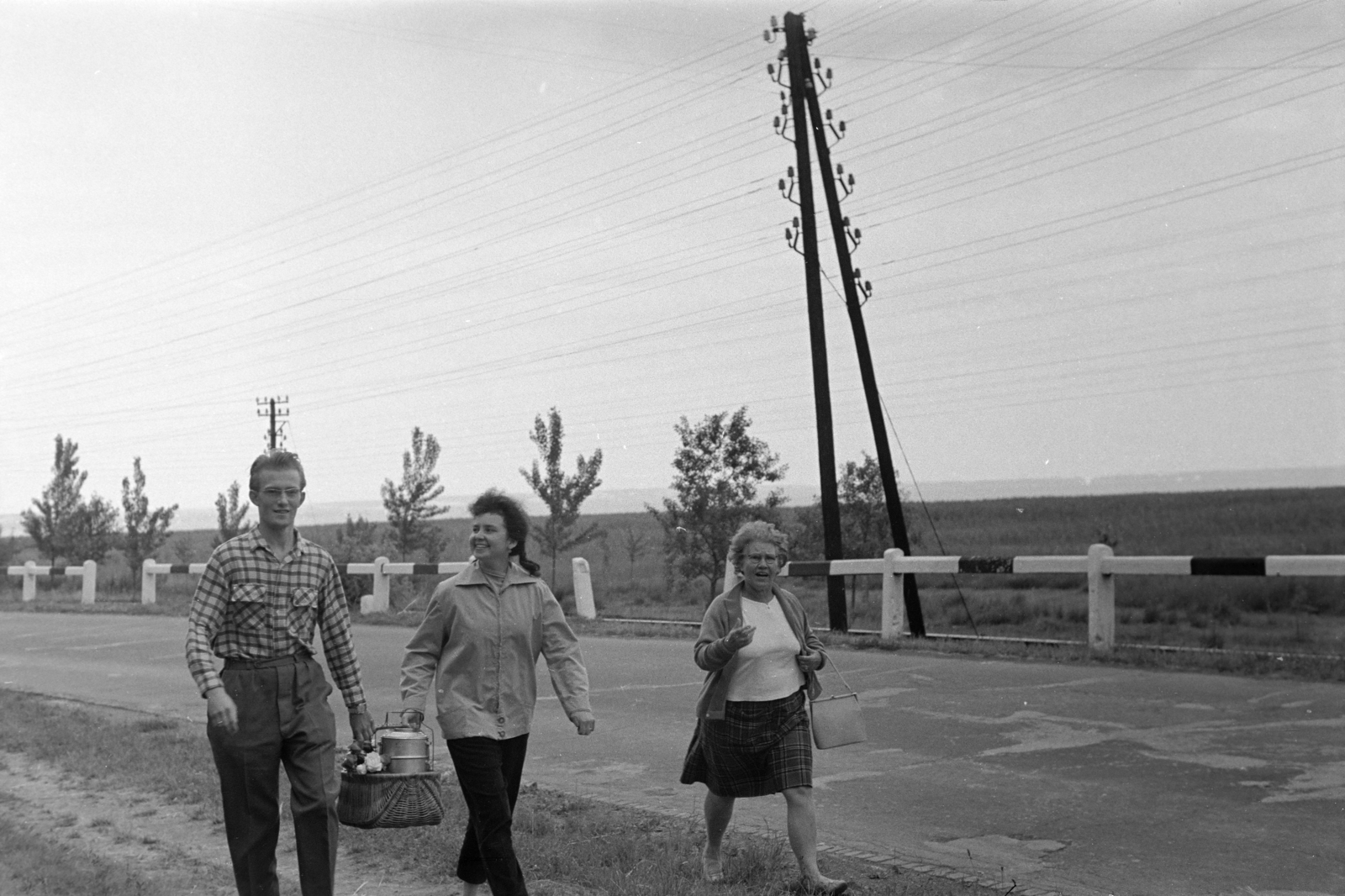 Hungary,Lake Balaton, Alsóörs, a felvétel a 71-es főúton készült., 1962, Ungváry Rudolf, Best of, Fortepan #270526