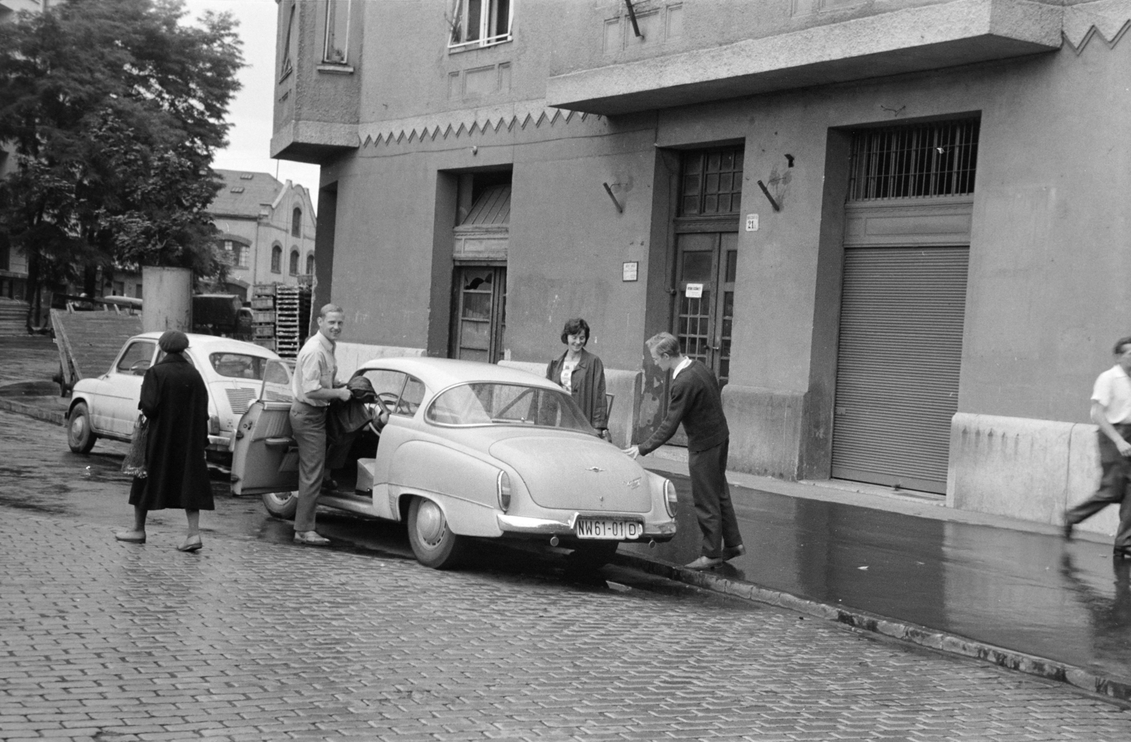 Hungary, Budapest XIII., Bulcsú utca, a felvétel a 21/b számú ház előtt készült, balra a Kassák Lajos utca (Fóti út)., 1965, Ungváry Rudolf, Budapest, Fortepan #270586