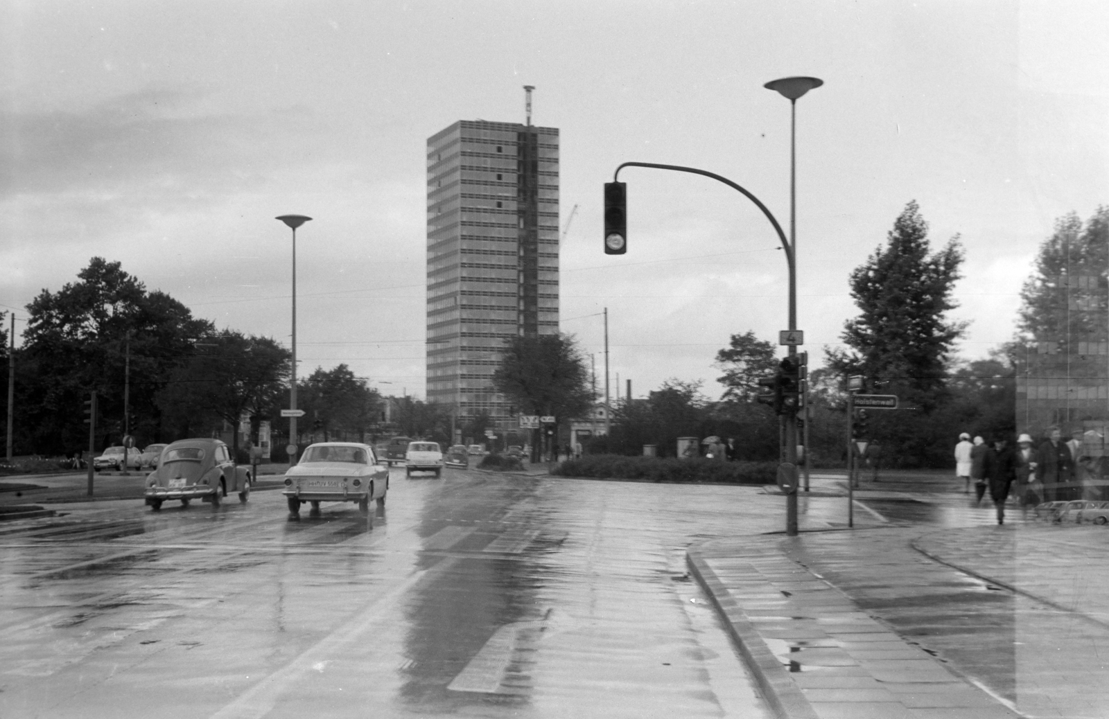 Németország, Hamburg, Ludwig-Erhardt-Straße (Ost-West-Straße) a Holstenwall sarkánál., 1964, Ungváry Rudolf, magasház, Fortepan #270605