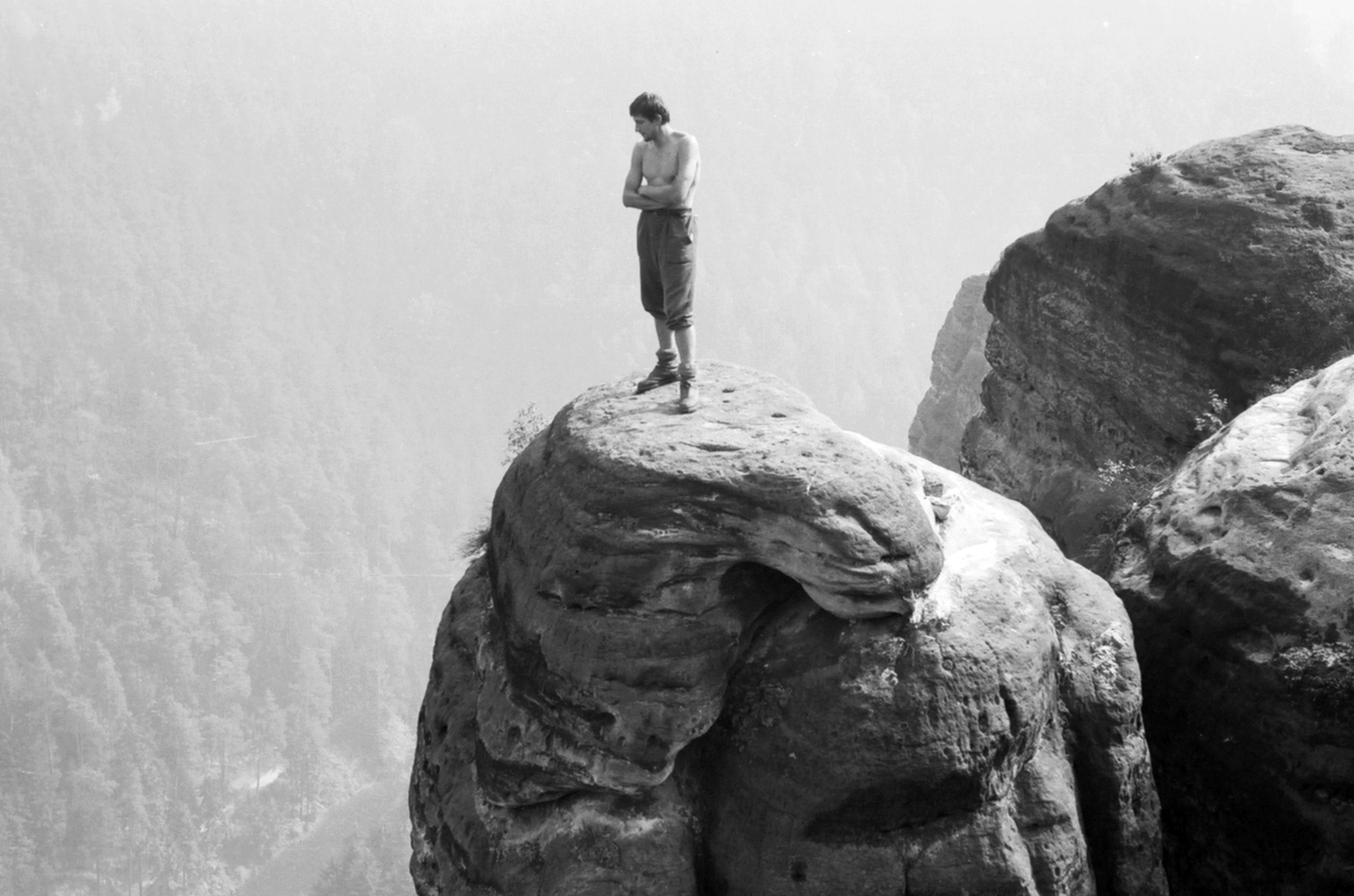 Germany, Rathen, (Szász-Svájc), Bastei., 1971, Drimbe József, GDR, rock, half-naked, arms crossed over the chest, mountain top, Fortepan #27063