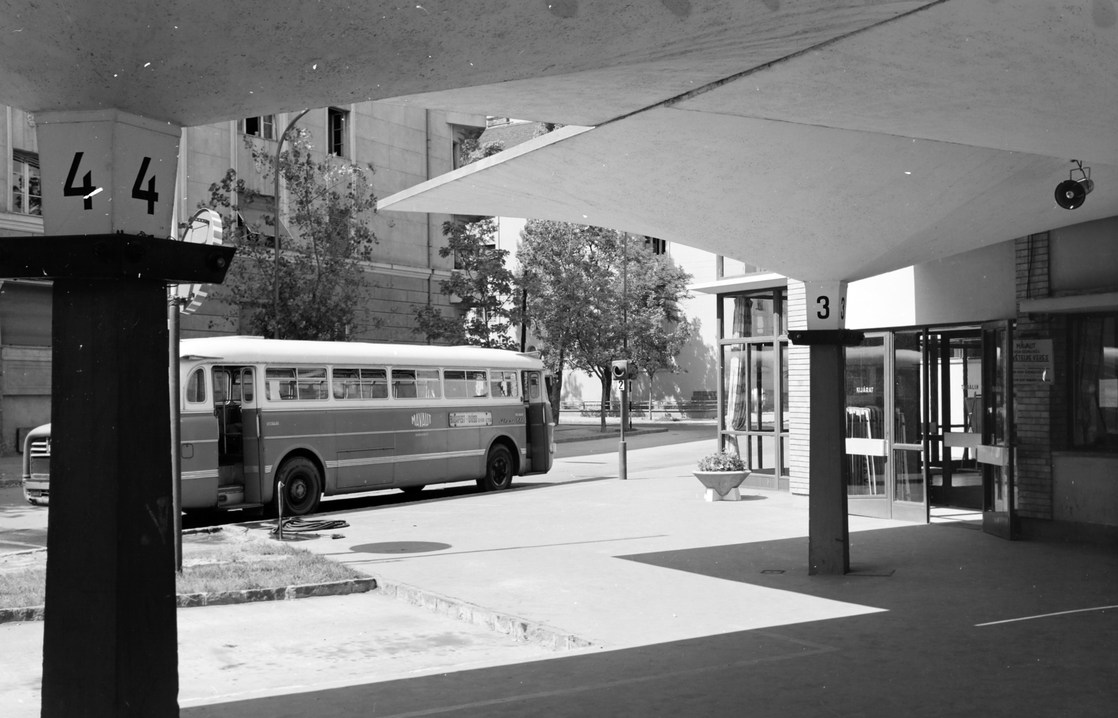 Magyarország, Budapest XI., Budapest XI., Kosztolányi Dezső téri autóbusz-pályaudvar a Bukarest utcában., 1974, UVATERV, Budapest, buszpályaudvar, Fortepan #270672
