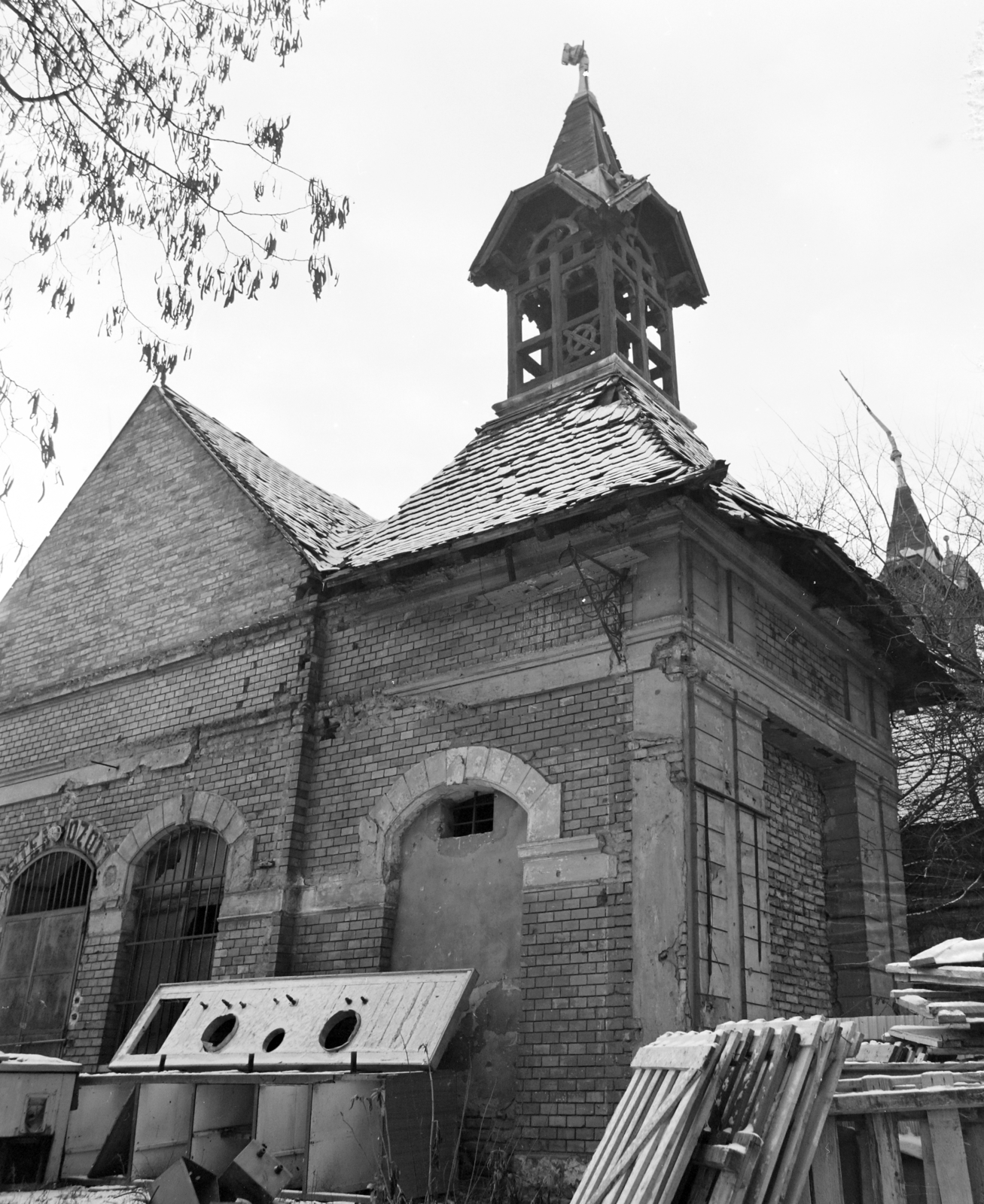 Magyarország, Népliget, Budapest X., Népligeti Nagyvendéglő, ekkor a Kelet-pesti Vendéglátóipari Vállalat állóeszközraktára., 1978, UVATERV, Budapest, torony, Fortepan #270685
