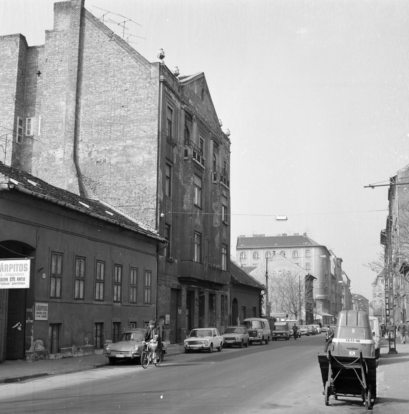 Magyarország, Budapest VIII., Karácsony Sándor utca a Teleki László tér felé nézve., 1980, UVATERV, Budapest, Fortepan #270698