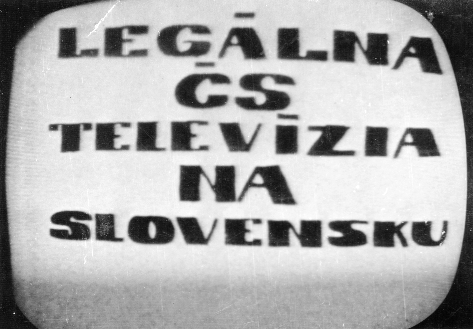 Slovakia, Nové Zámky, a legális Szlovák televízió adása, tiltakozás a Varsói Szerződés (VSZ) országainak, szovjet vezetéssel végrehajtott, együttes katonai akciója ellen., 1968, Ján Gerči, monoscope, Czech sign, screenshot, Fortepan #270726