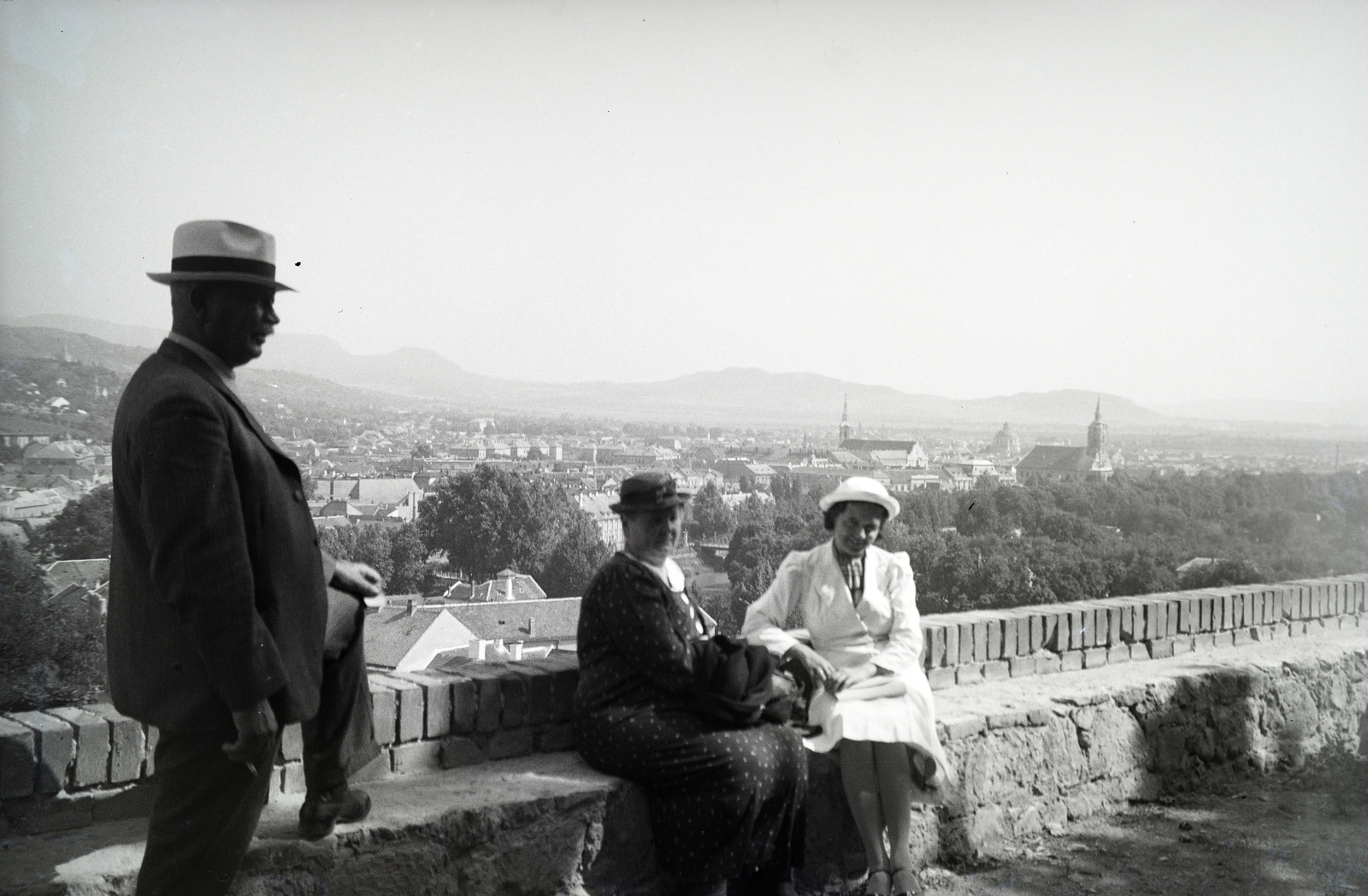 Hungary, Esztergom, a felvétel a Várban készült, távolban a ferences templom, ettől jobbra a Szent Anna-templom és a Szent Péter és Pál-templom látható., 1937, Fodor András örökösei, Fortepan #270758