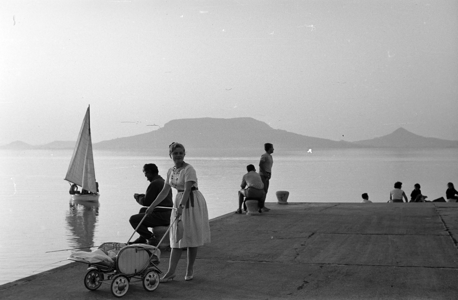 Hungary,Lake Balaton, Fonyód, kikötő, a túlparton balra a Badacsony, jobbra távolabb a Gulács., 1962, Fodor András örökösei, Fortepan #270797