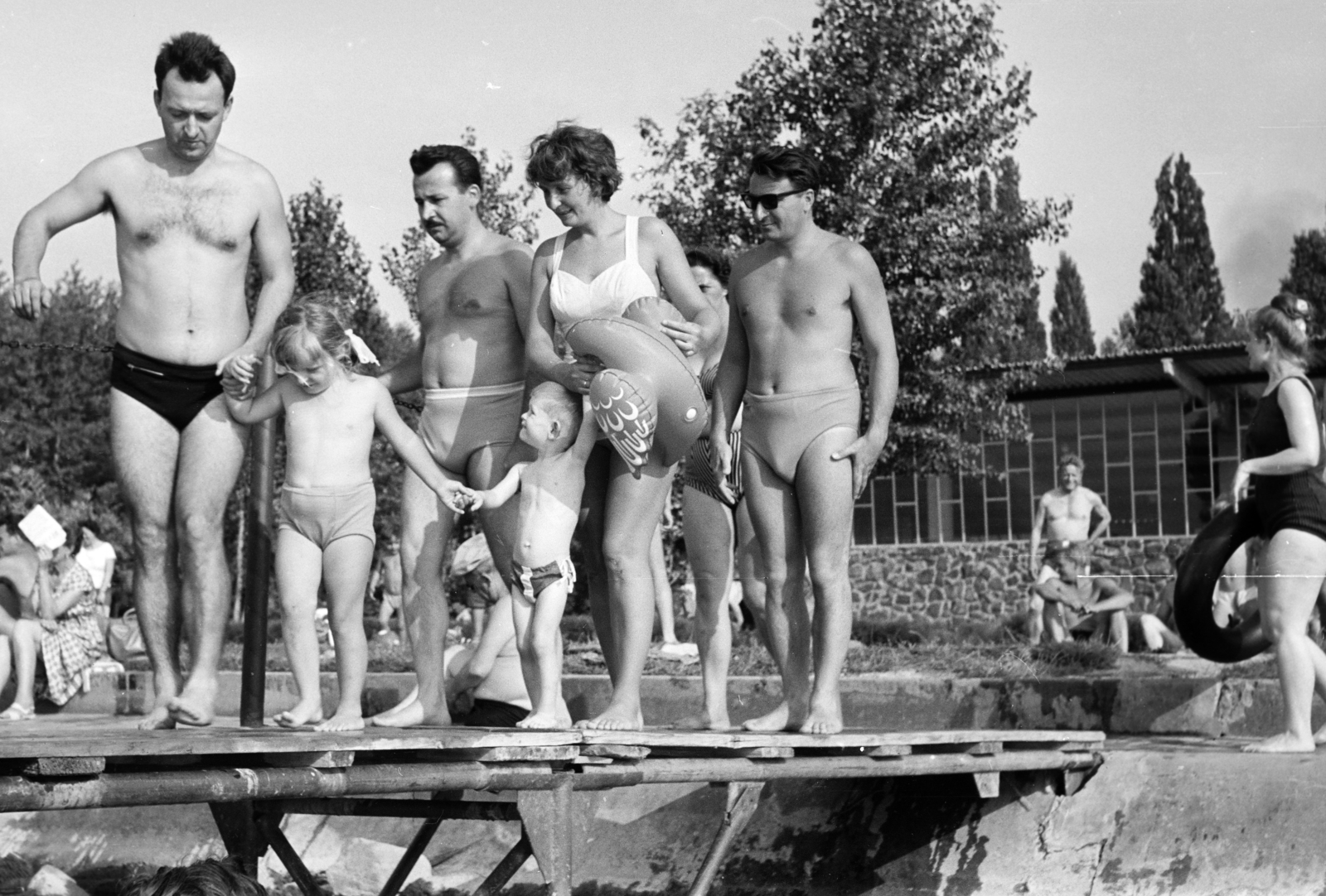 Hungary,Lake Balaton, Fonyód, a felvétel a későbbi Panoráma strandon készült. Jobbra Tüskés Tibor író., 1972, Fodor András örökösei, Fortepan #270852