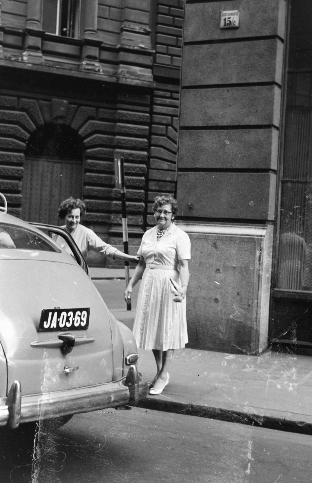 Hungary, Budapest VI., Révay köz, háttérben a Révay utca., 1966, Fodor András örökösei, number plate, Budapest, Fortepan #270857