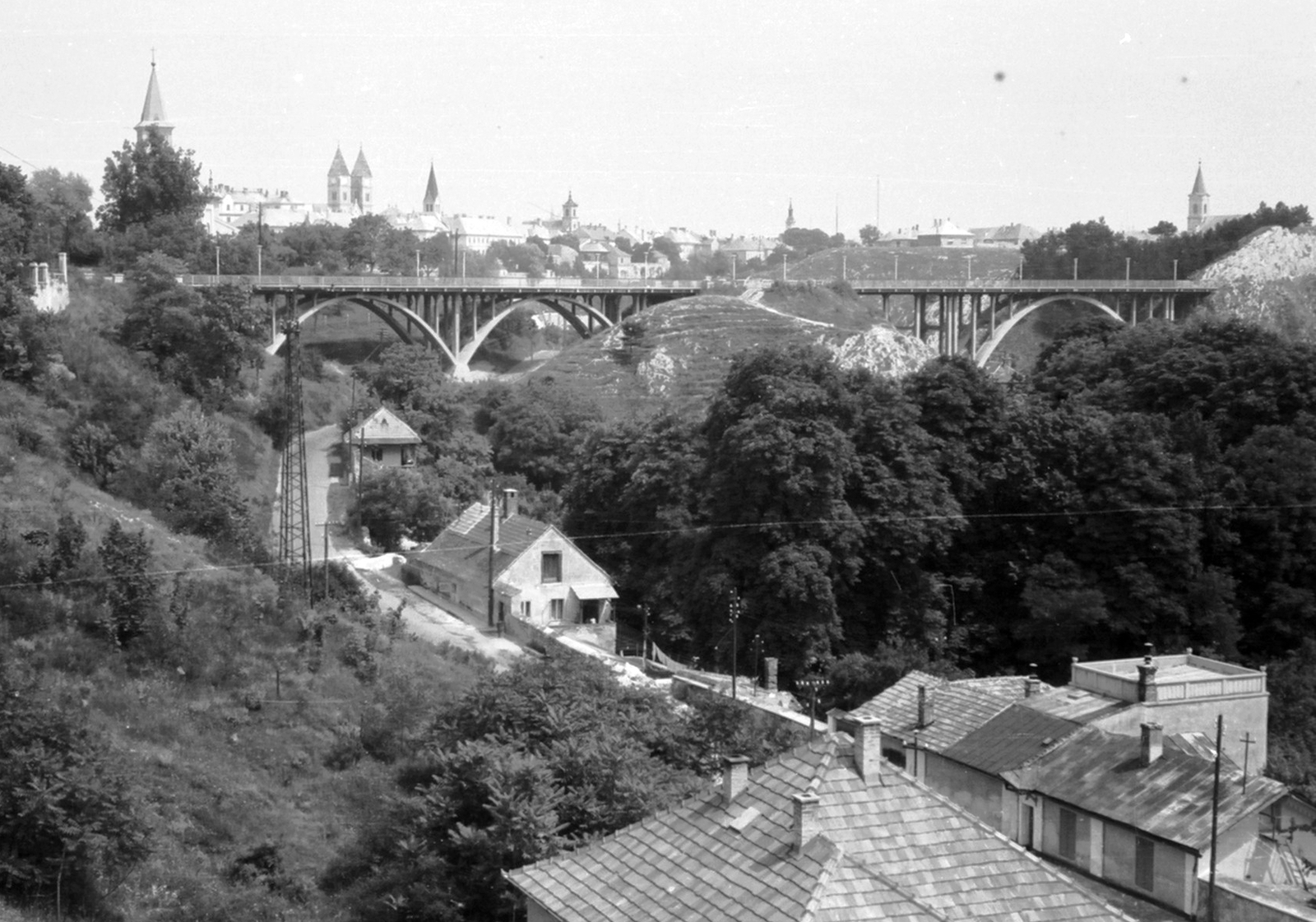 Magyarország, Veszprém, Szent István völgyhíd (Viadukt)., 1968, Drimbe József, kastély, híd, vasbeton héjszerkezet, ívhíd, Folly Róbert-terv, Fortepan #27088