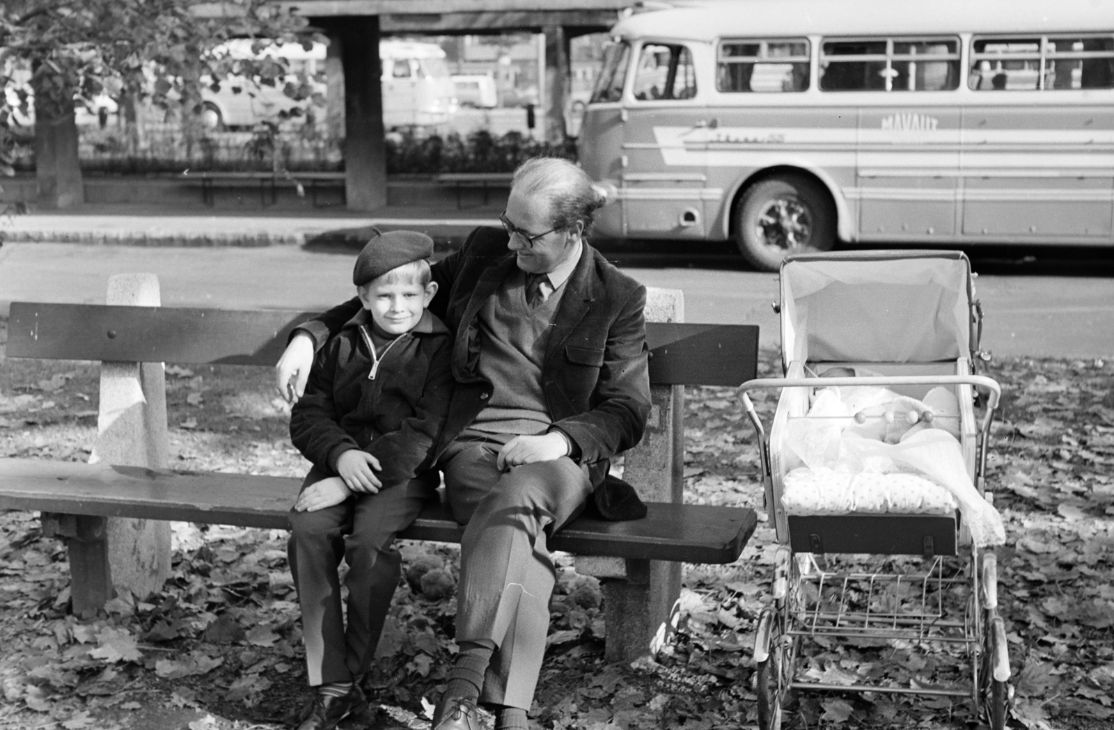 1970, Fodor András örökösei, baby carriage, Ikarus-brand, bus, Fortepan #270930