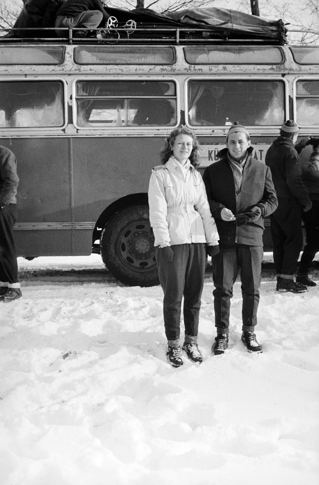 1955, Lipovits Károly, youth, snow, bus, winter, Fortepan #271092