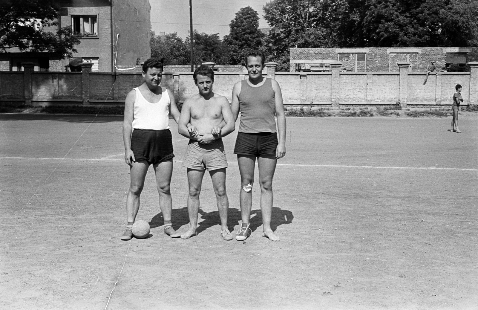 Hungary, Sopron, Paprét 27., a tornacsarnok melletti sportpálya., 1961, Lipovits Károly, three people, Fortepan #271153
