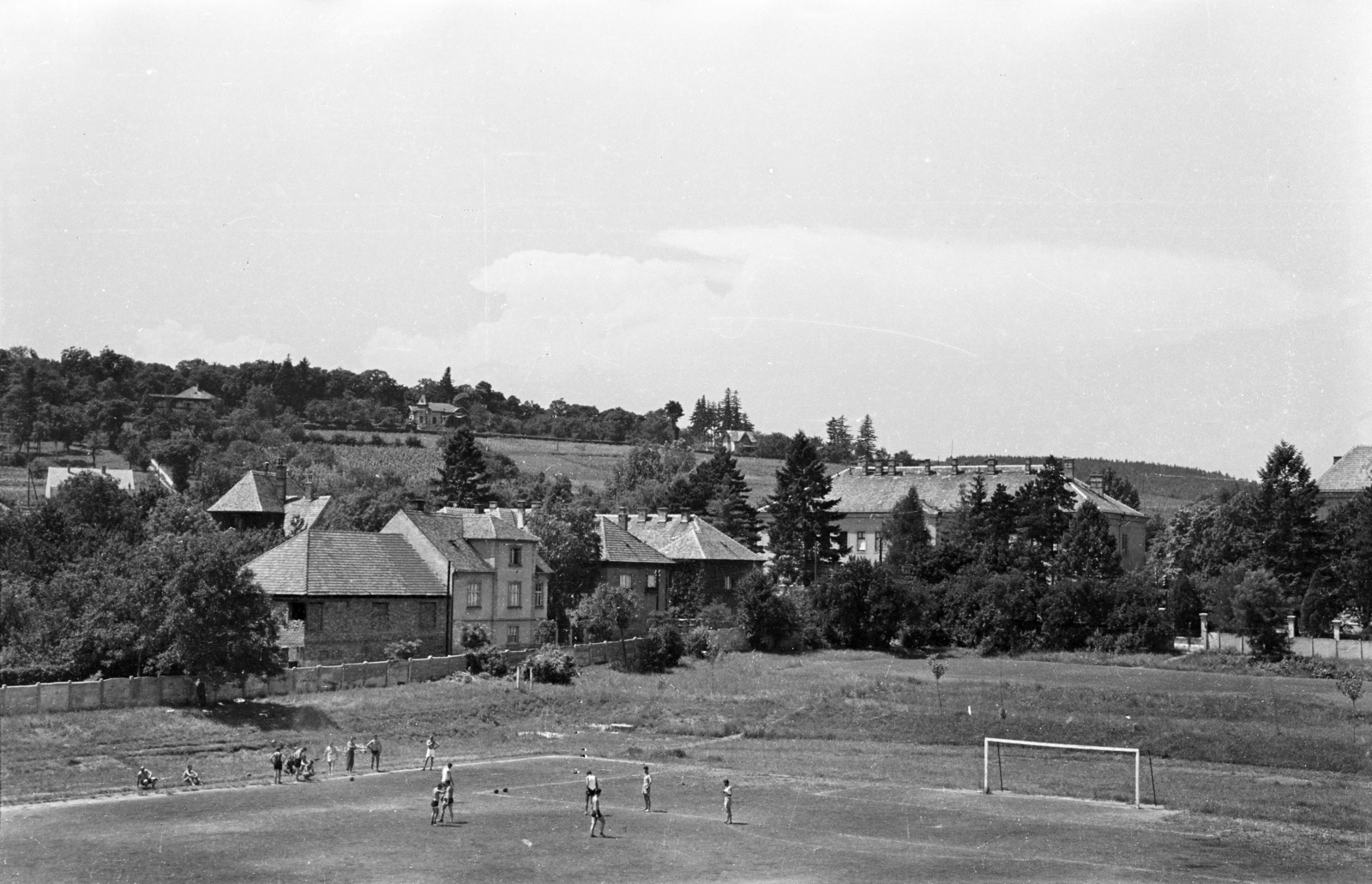Hungary, Sopron, Hunyadi János sportpálya / "licista sportpálya", szemben a tornyos épület a Hunyadi János utca - Berzsenyi Dániel utca sarkán áll., 1958, Lipovits Károly, soccer field, Fortepan #271175